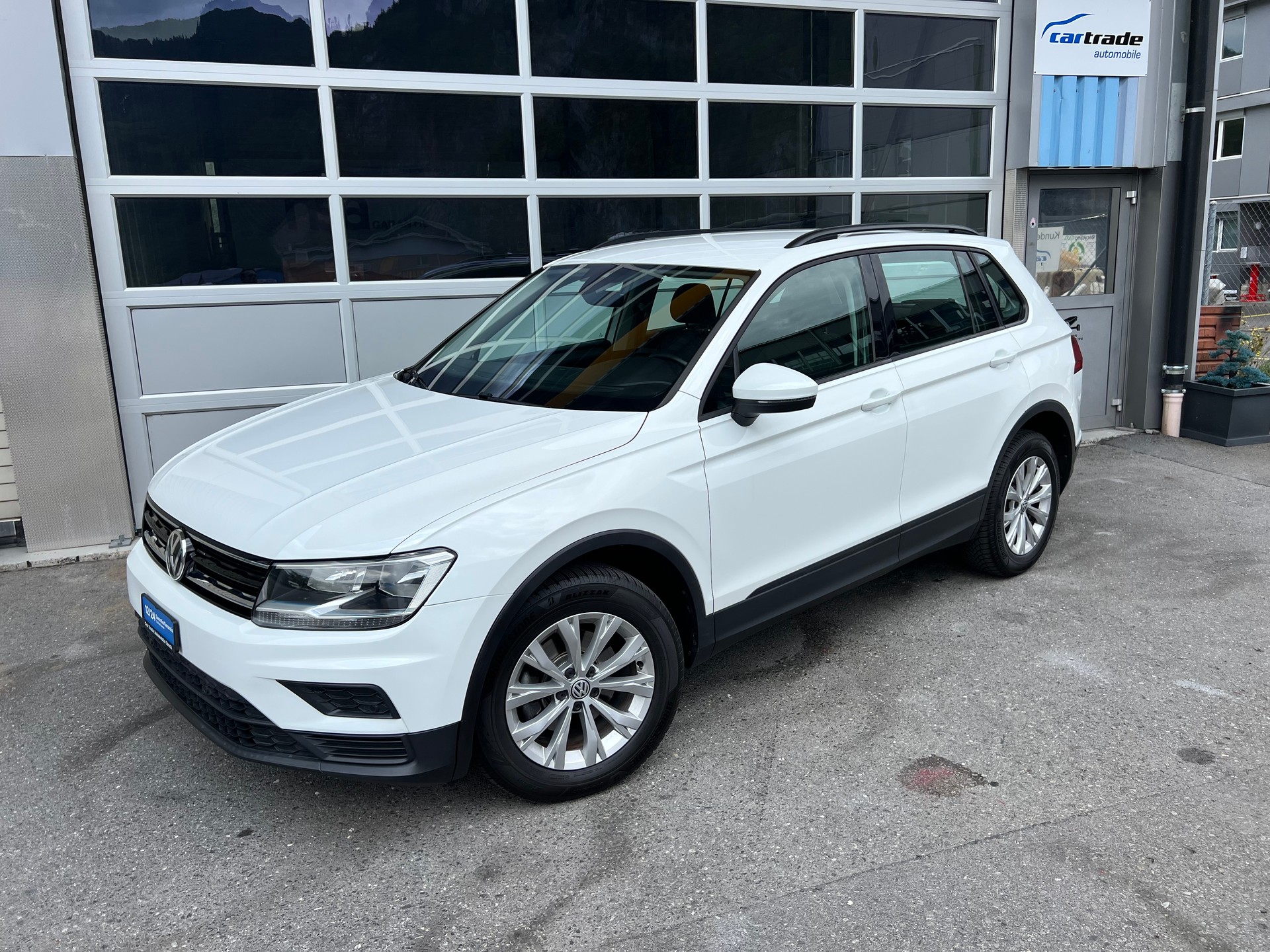 VW Tiguan 2.0 TDI Comfortline 4x4 DSG ** Navigation * Anhängerkupplung 2500 Kg. * frisch ab MFK * 1 Jahr Garantie möglich **