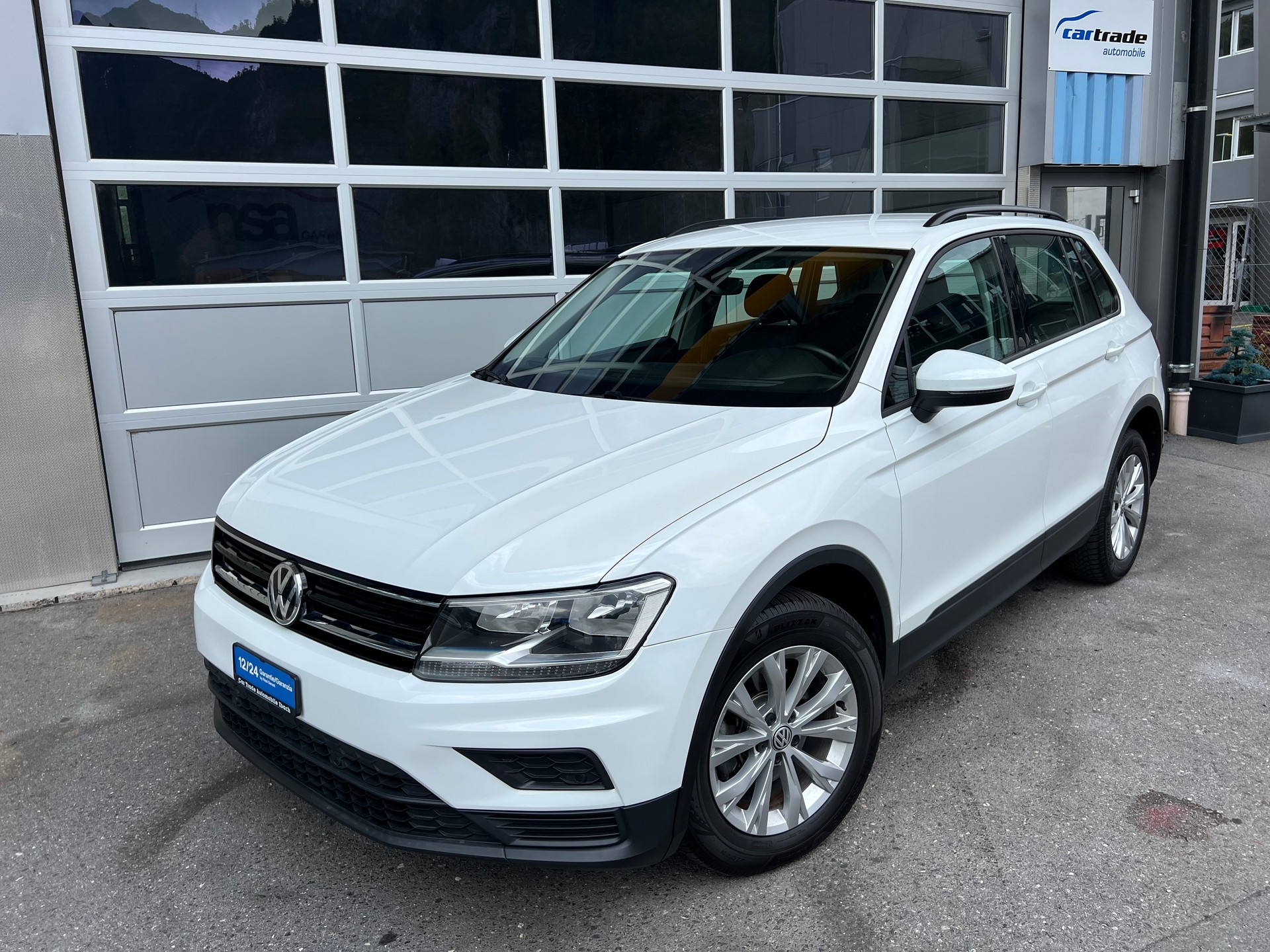 VW Tiguan 2.0 TDI Comfortline 4x4 DSG ** Navigation * Anhängerkupplung 2500 Kg. * frisch ab MFK * 1 Jahr Garantie möglich **-showroom-element-1