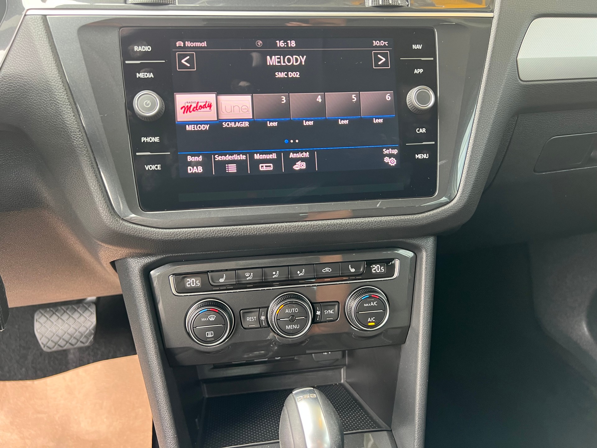 VW Tiguan 2.0 TDI Comfortline 4x4 DSG ** Navigation * Anhängerkupplung 2500 Kg. * frisch ab MFK * 1 Jahr Garantie möglich **-image-25