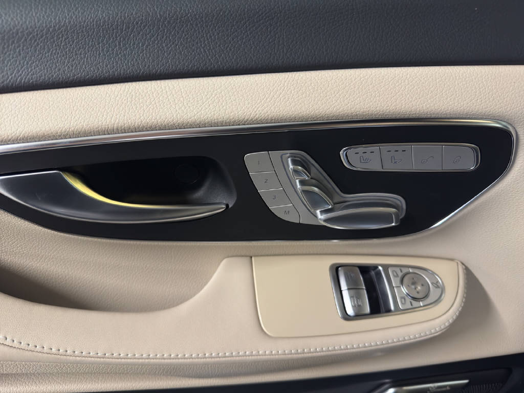 MERCEDES-BENZ V 300 d Exclusive Swiss Edition 4Matic Lang-image-5