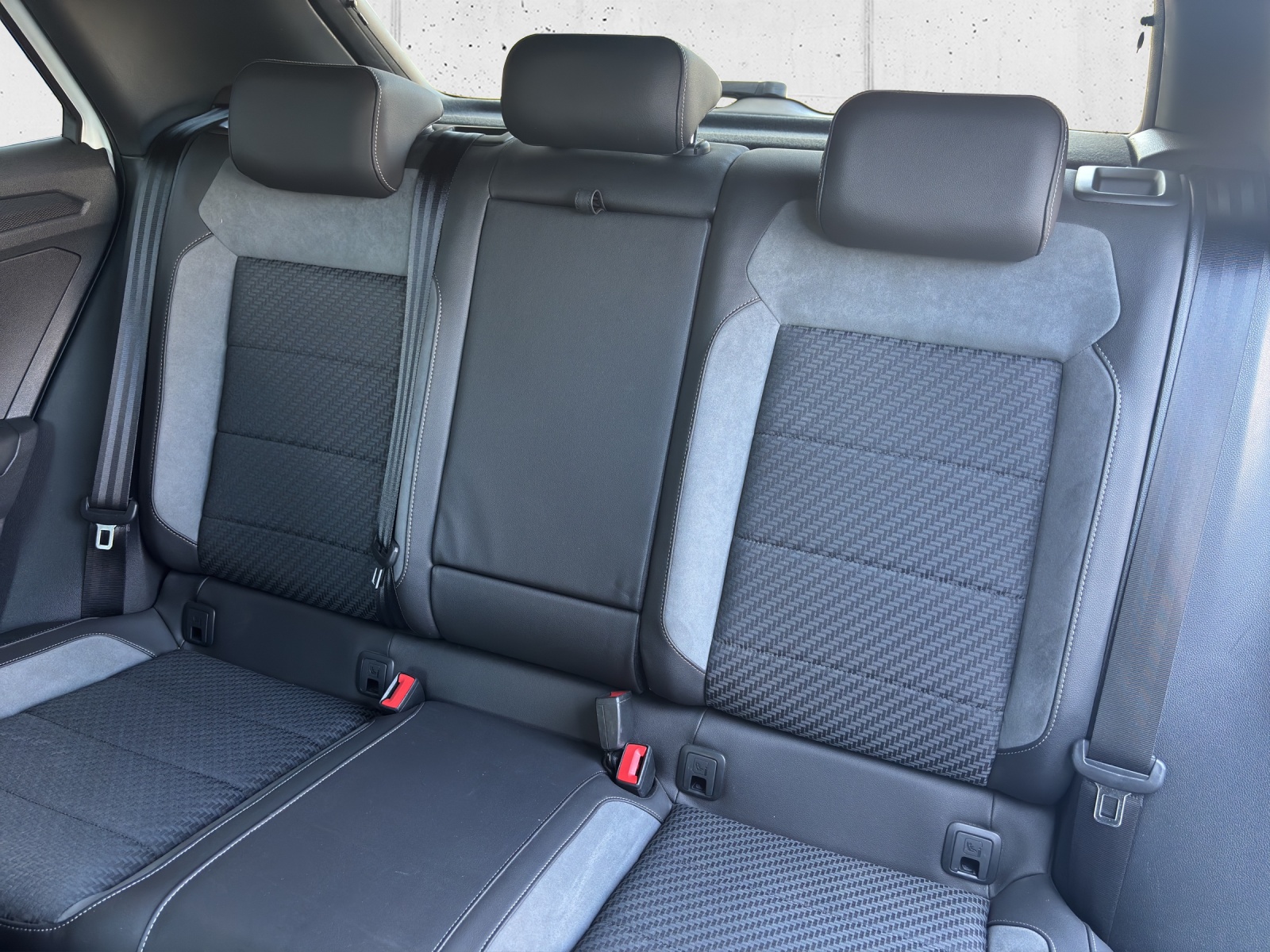VW T-Roc 1.5 TSI EVO R-Line Sport DSG mit SwissLine Paket Sport-image-27