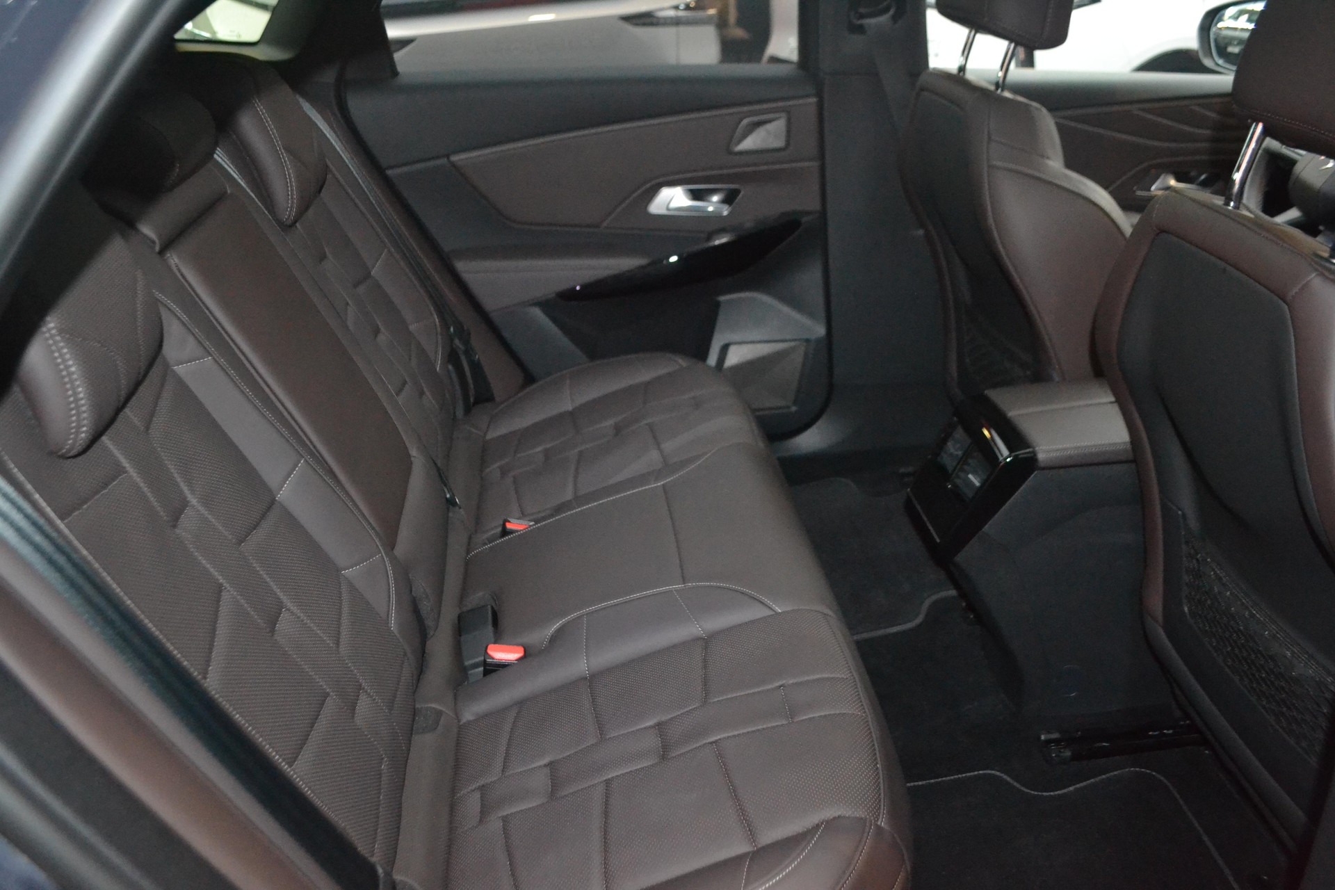 DS AUTOMOBILES E-Tense Antoine de Saint-Exupéry 4x4-image-7