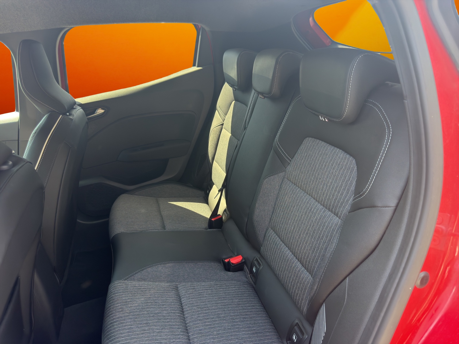 MITSUBISHI COLT 1.6 HEV Intense *** 5ans Free Services / Garantie ***-image-11