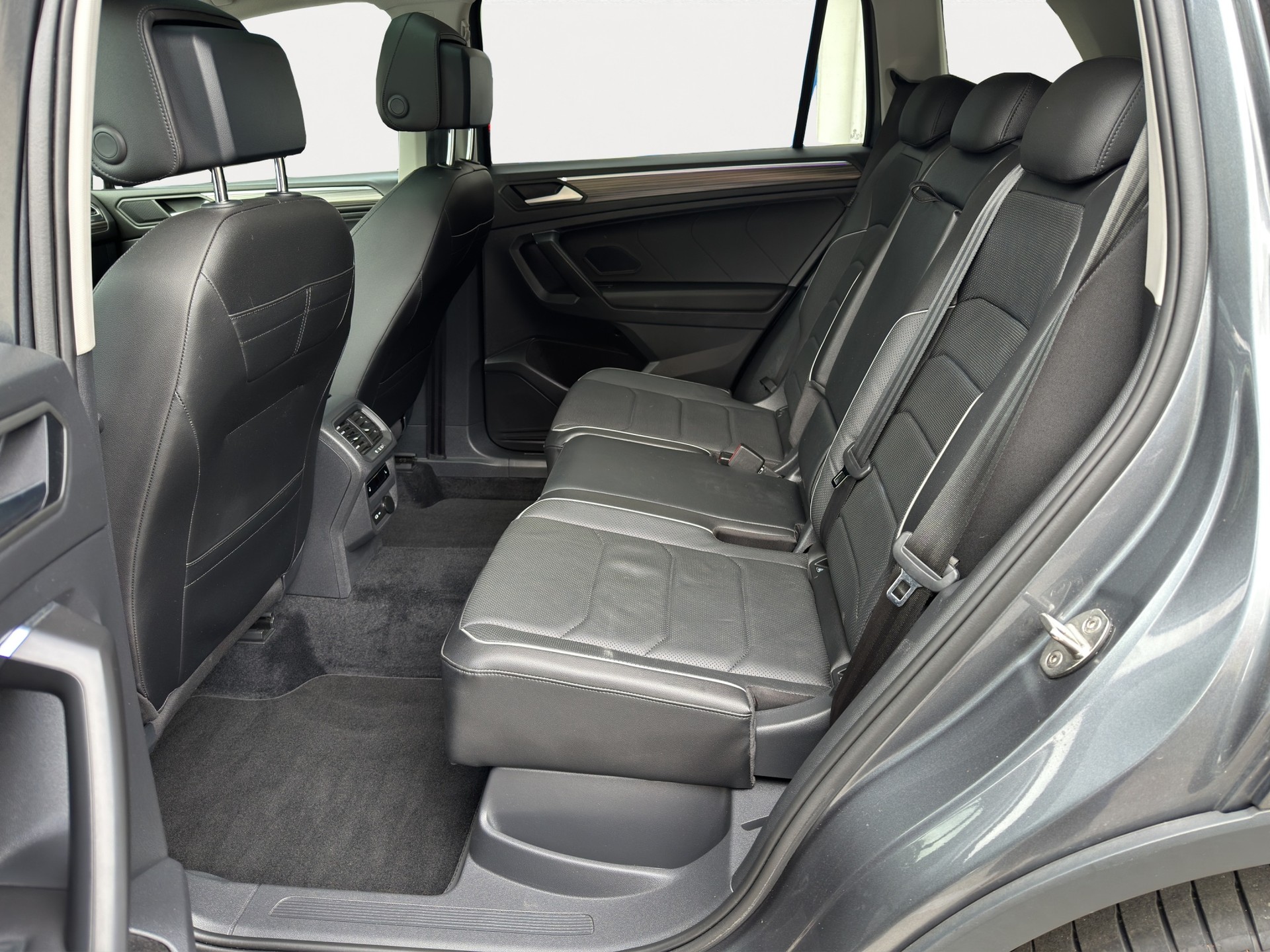 VW Tiguan Allspace 2.0 TDI SCR Elegance 4Motion DSG-image-8