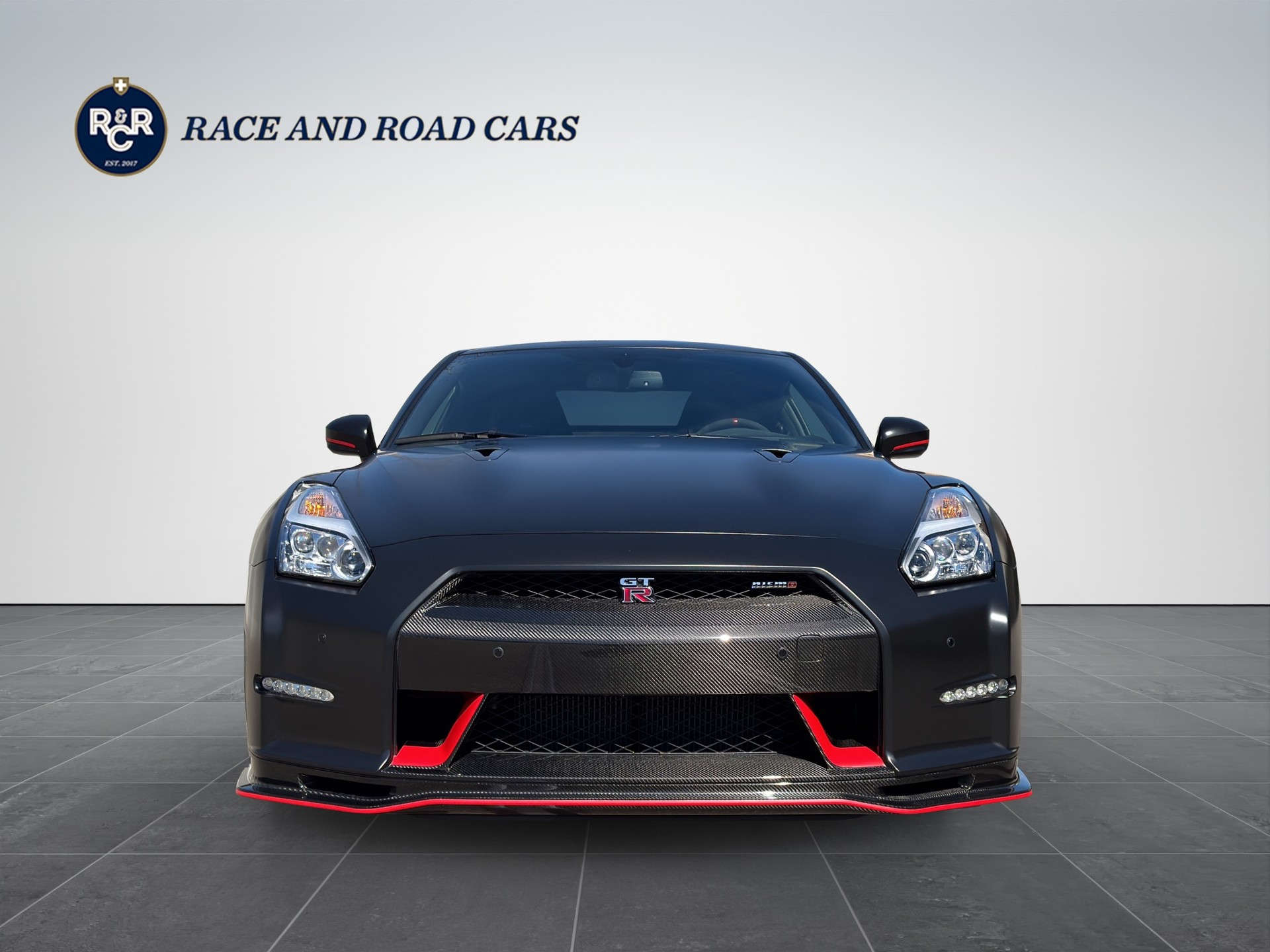 NISSAN GT-R 3.8 V6 BiT *Nismo*-showroom-element-1
