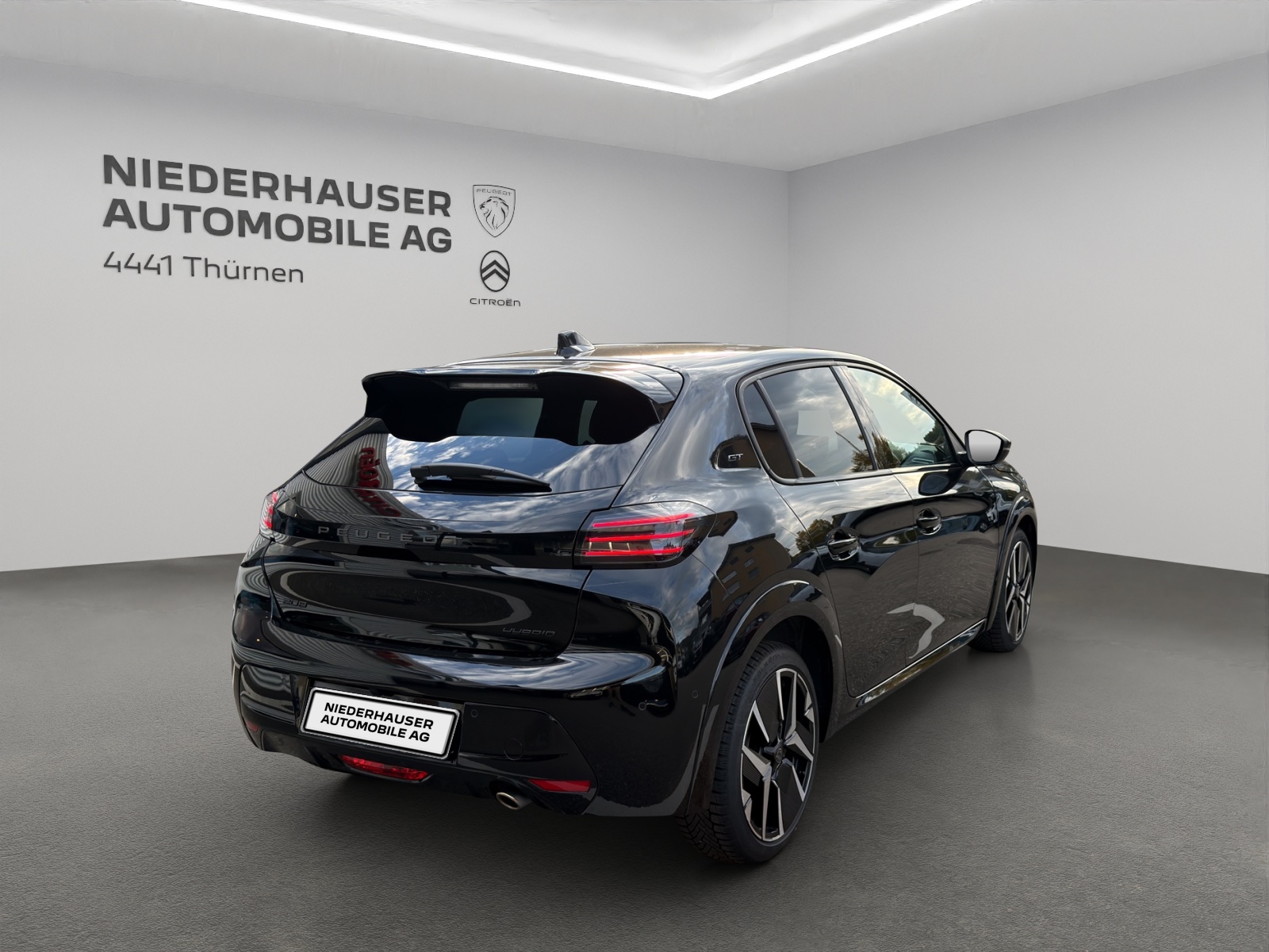 PEUGEOT 208 1.2 Hybrid GT-showroom-element-2