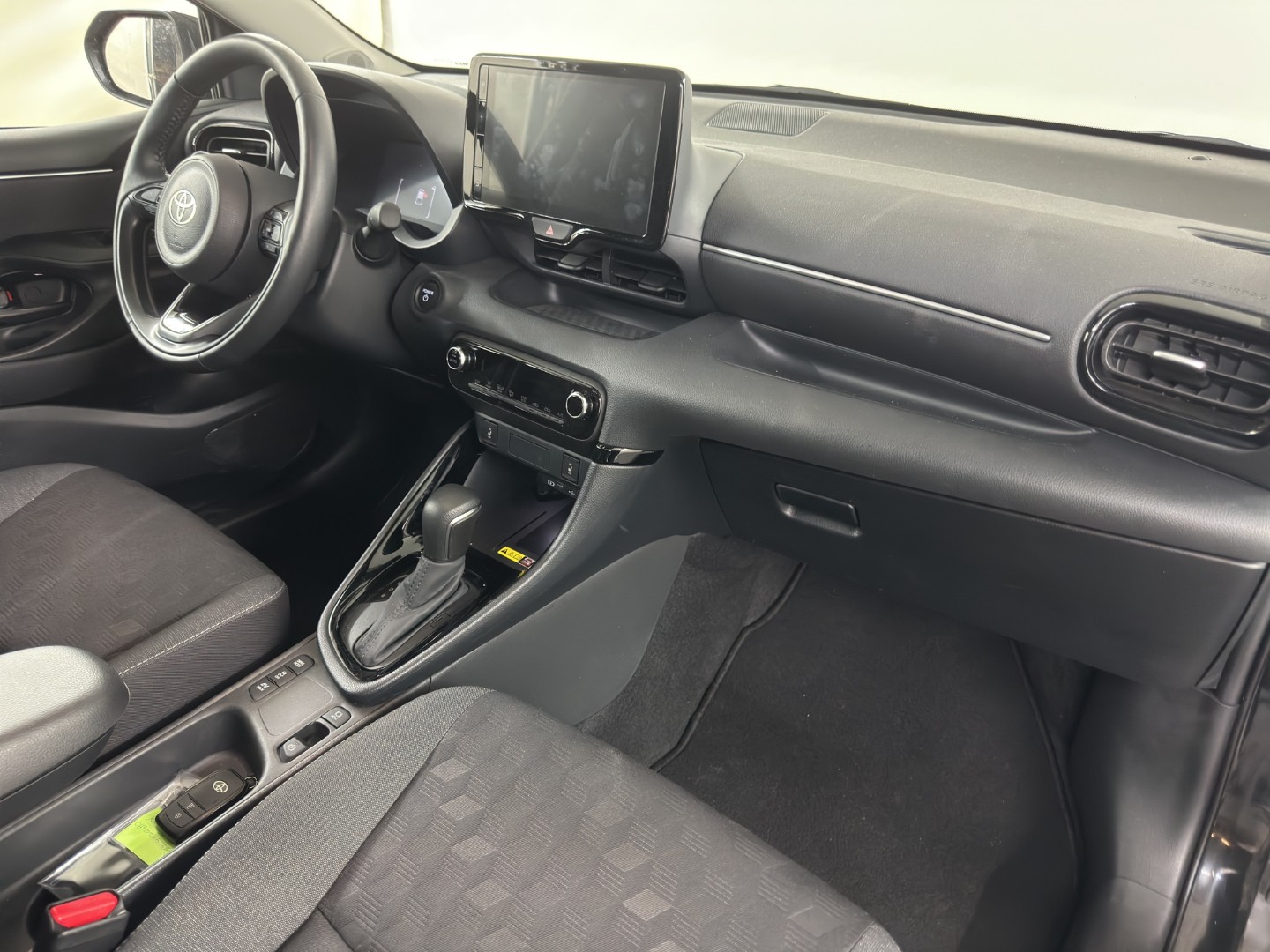TOYOTA Yaris 1.5 Trend e-CVT-image-21