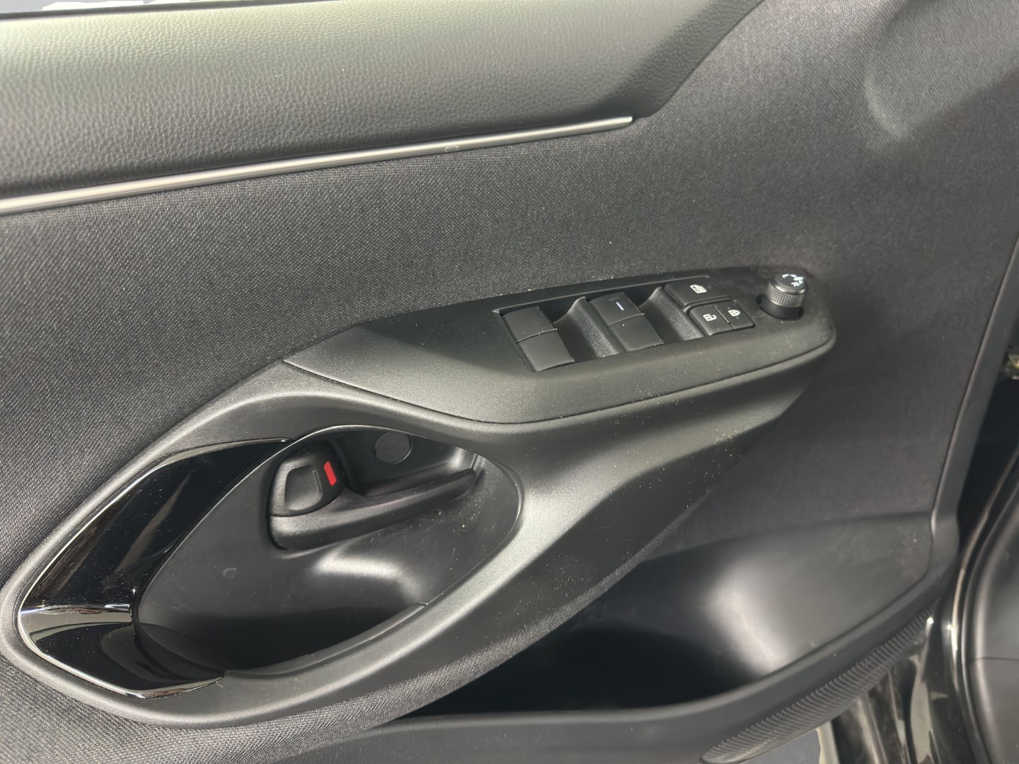 TOYOTA Yaris 1.5 Trend e-CVT-image-17