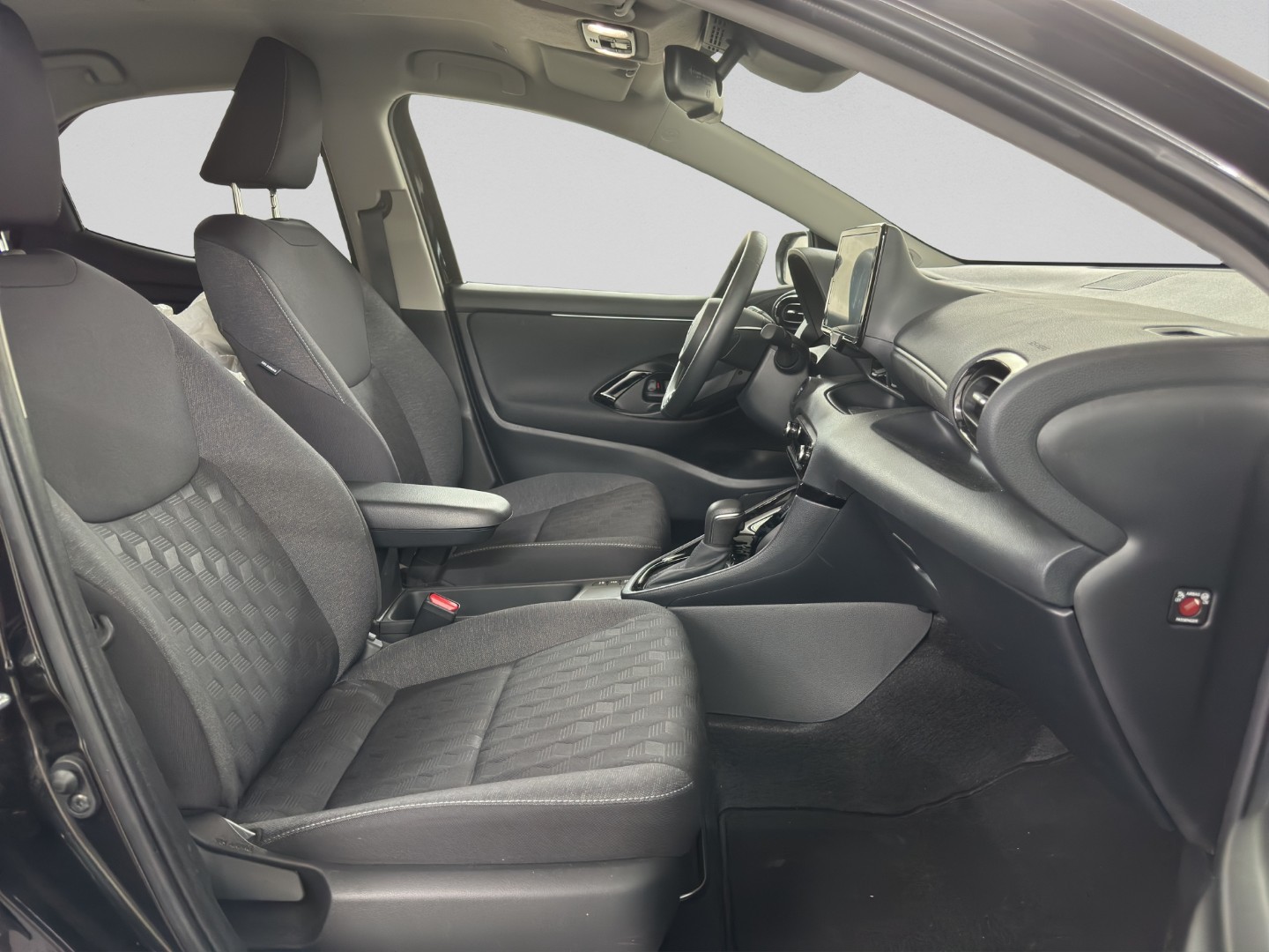 TOYOTA Yaris 1.5 Trend e-CVT-image-23