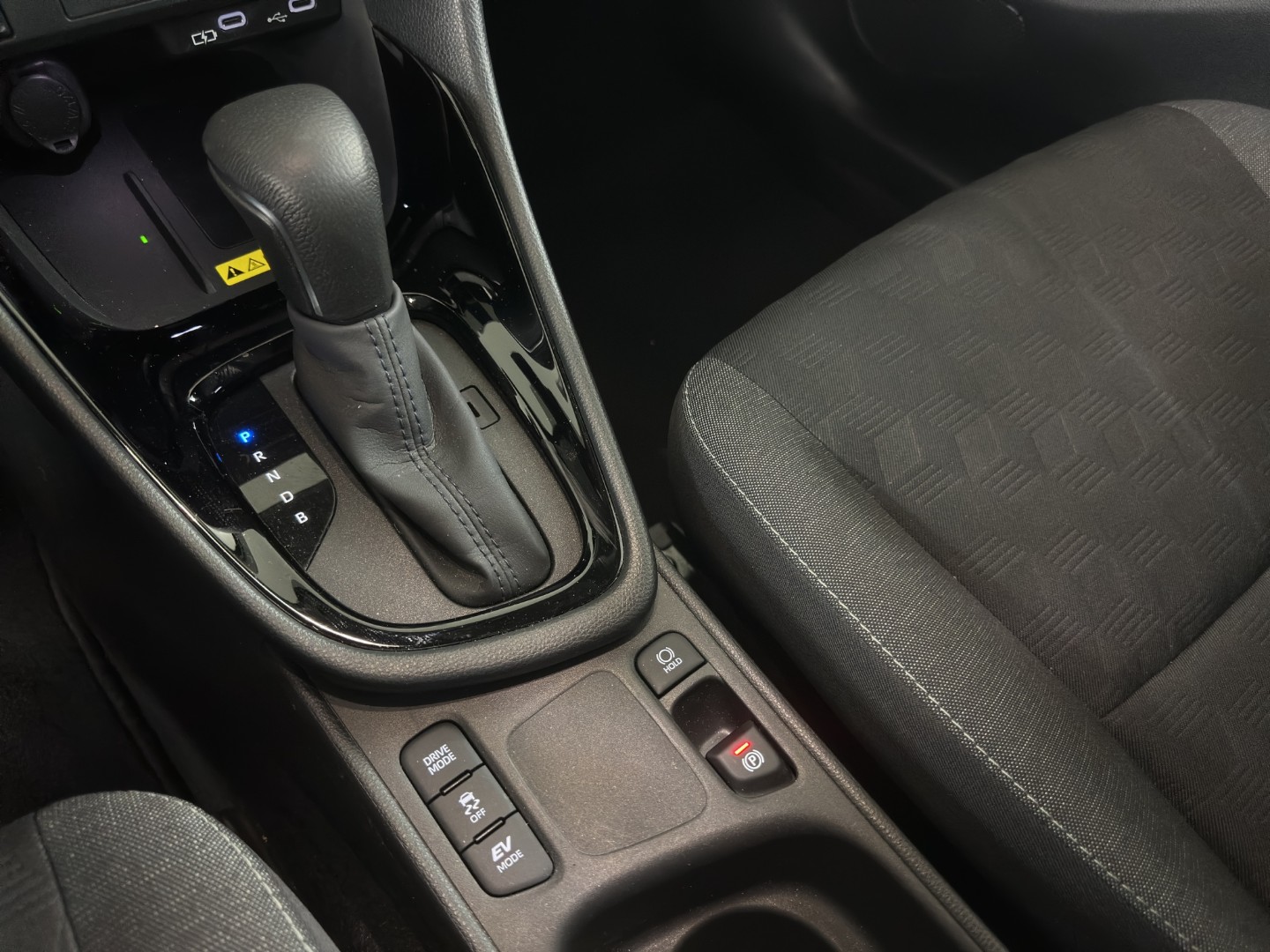 TOYOTA Yaris 1.5 Trend e-CVT-image-15