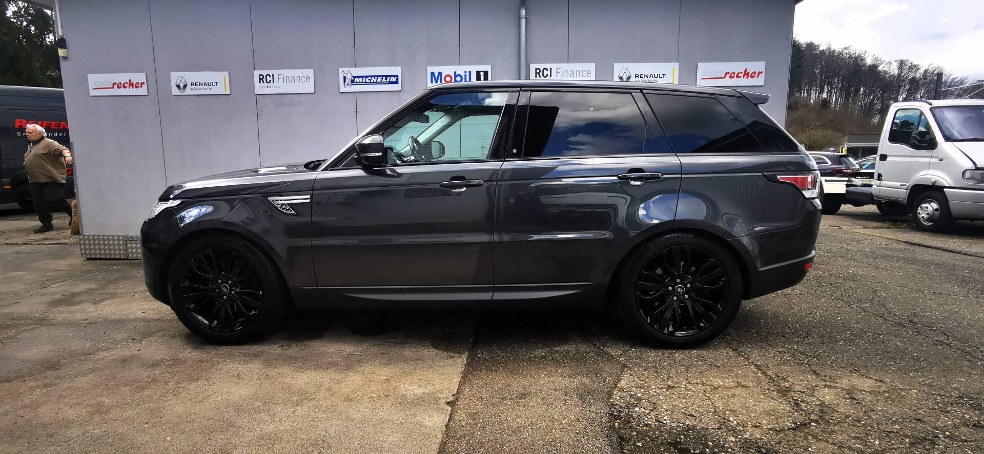 LAND ROVER Range Rover Sport 3.0 TDV6 HSE Dynamic-image-1