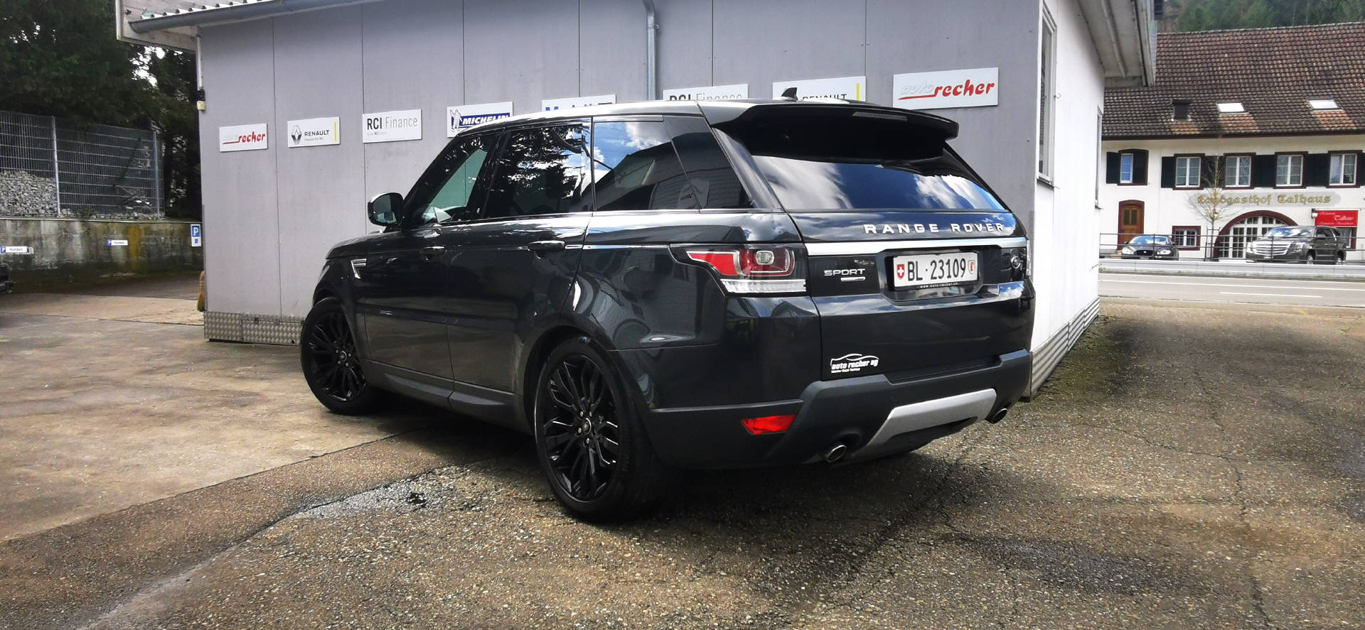 LAND ROVER Range Rover Sport 3.0 TDV6 HSE Dynamic-image-2
