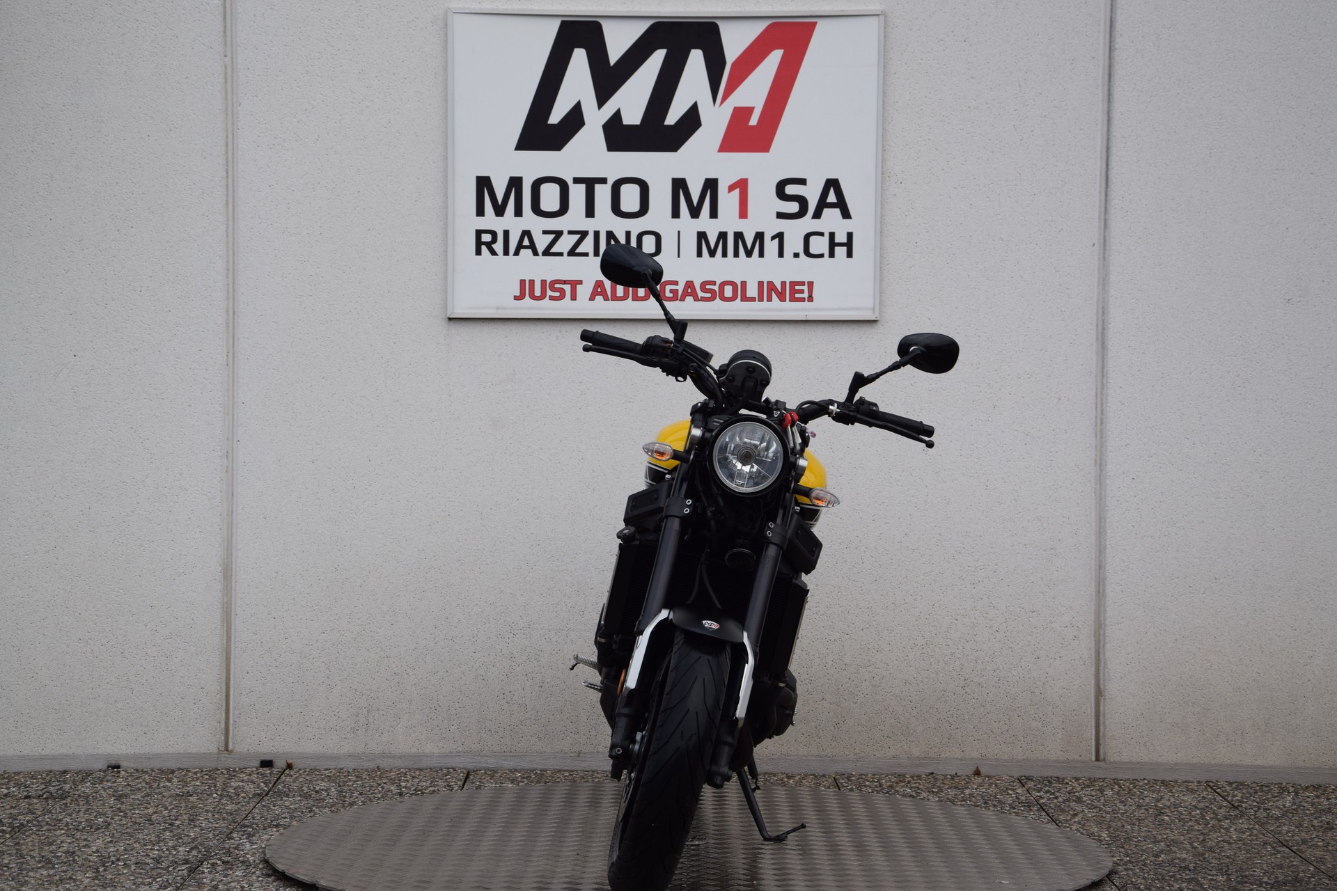 YAMAHA XSR 900-image-2
