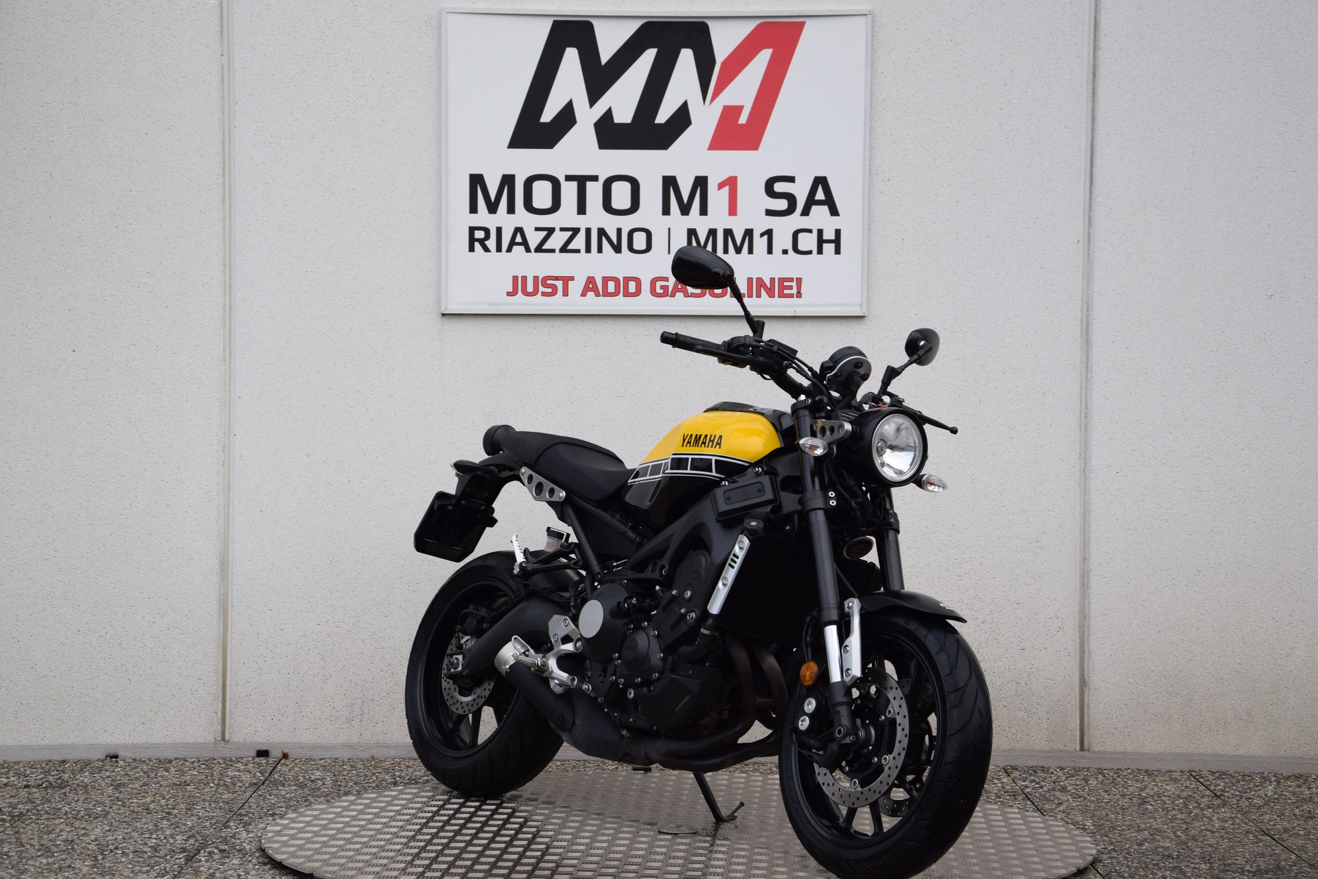 YAMAHA XSR 900-image-1