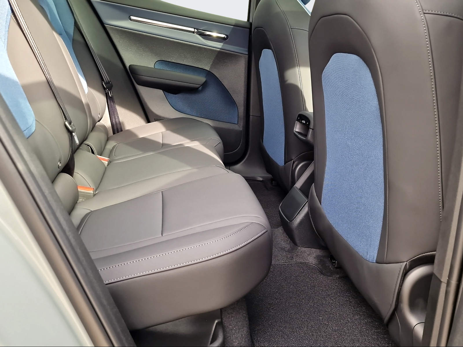 VOLVO EX 30 E60 Ultra-image-10