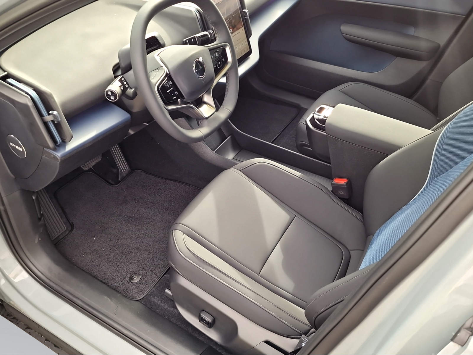 VOLVO EX 30 E60 Ultra-image-9