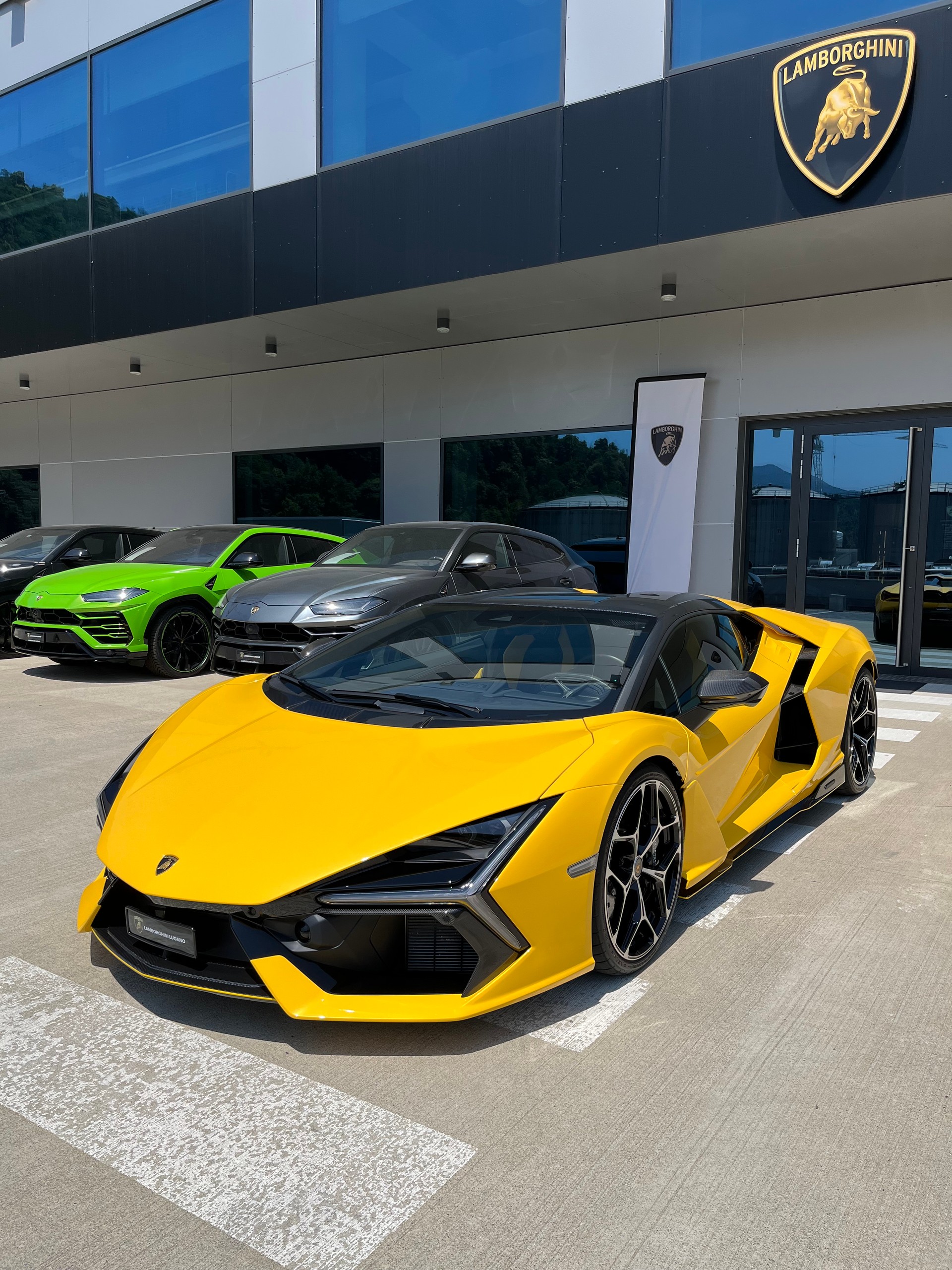 LAMBORGHINI REVUELTO - Auto CH - Maintenance Pack 5 Years - Lamborghini Lugano - In Kundenauftrag-showroom-element-1
