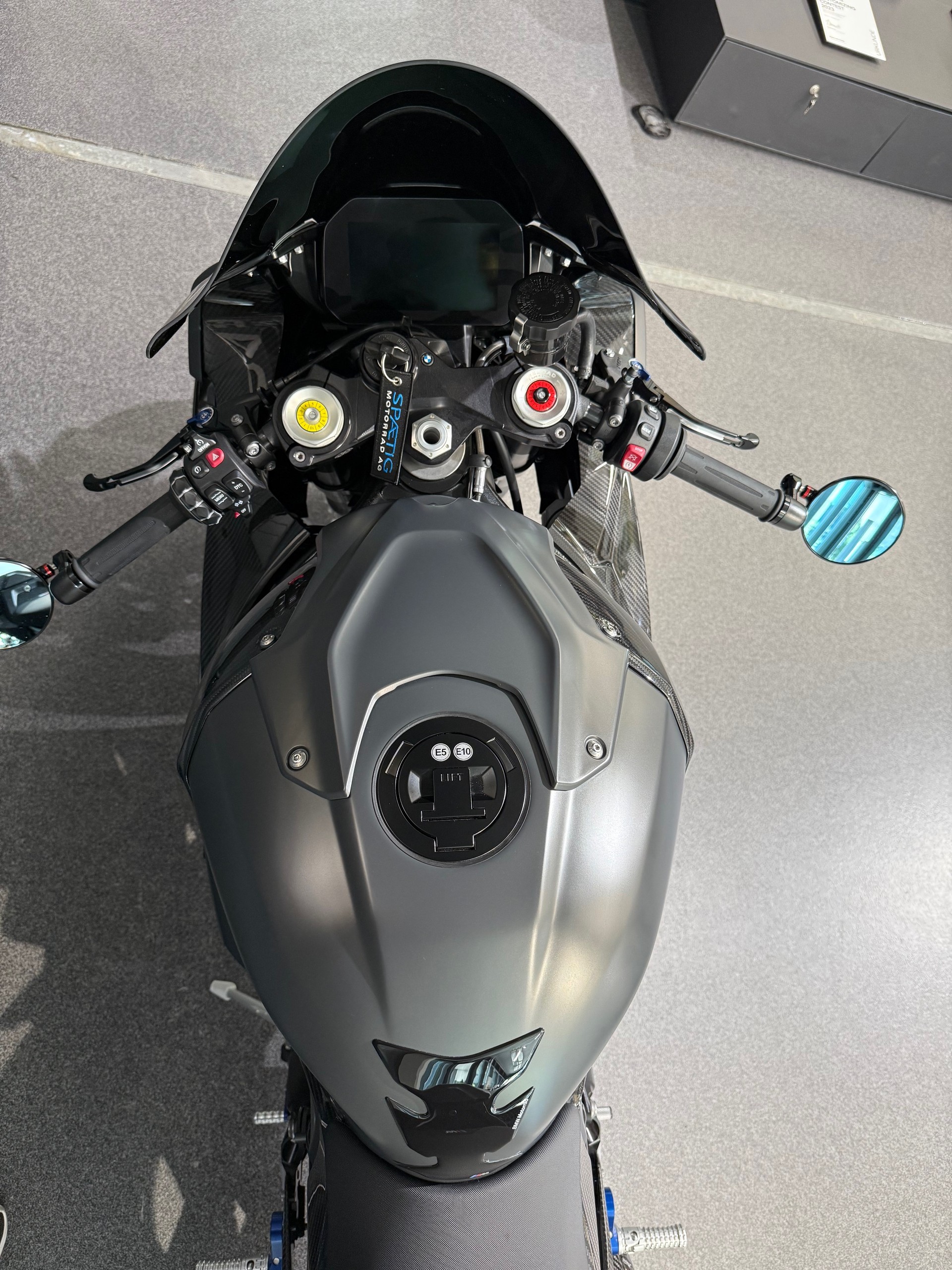 BMW M 1000 RR-image-8