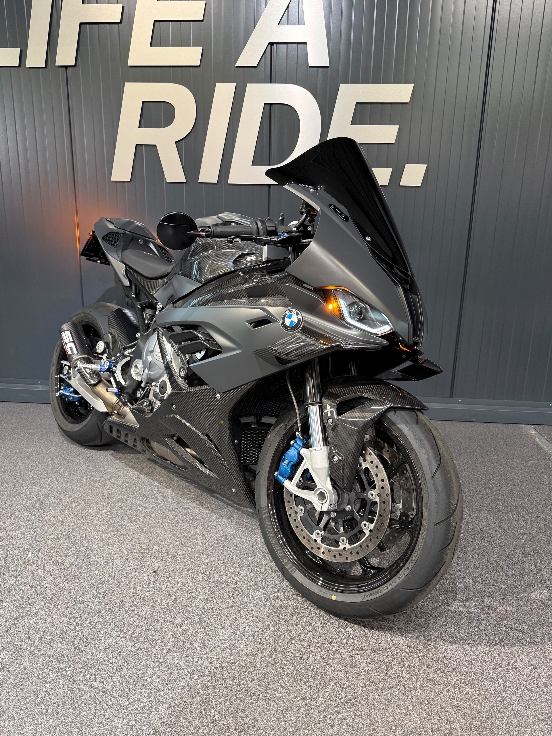 BMW M 1000 RR-image-3