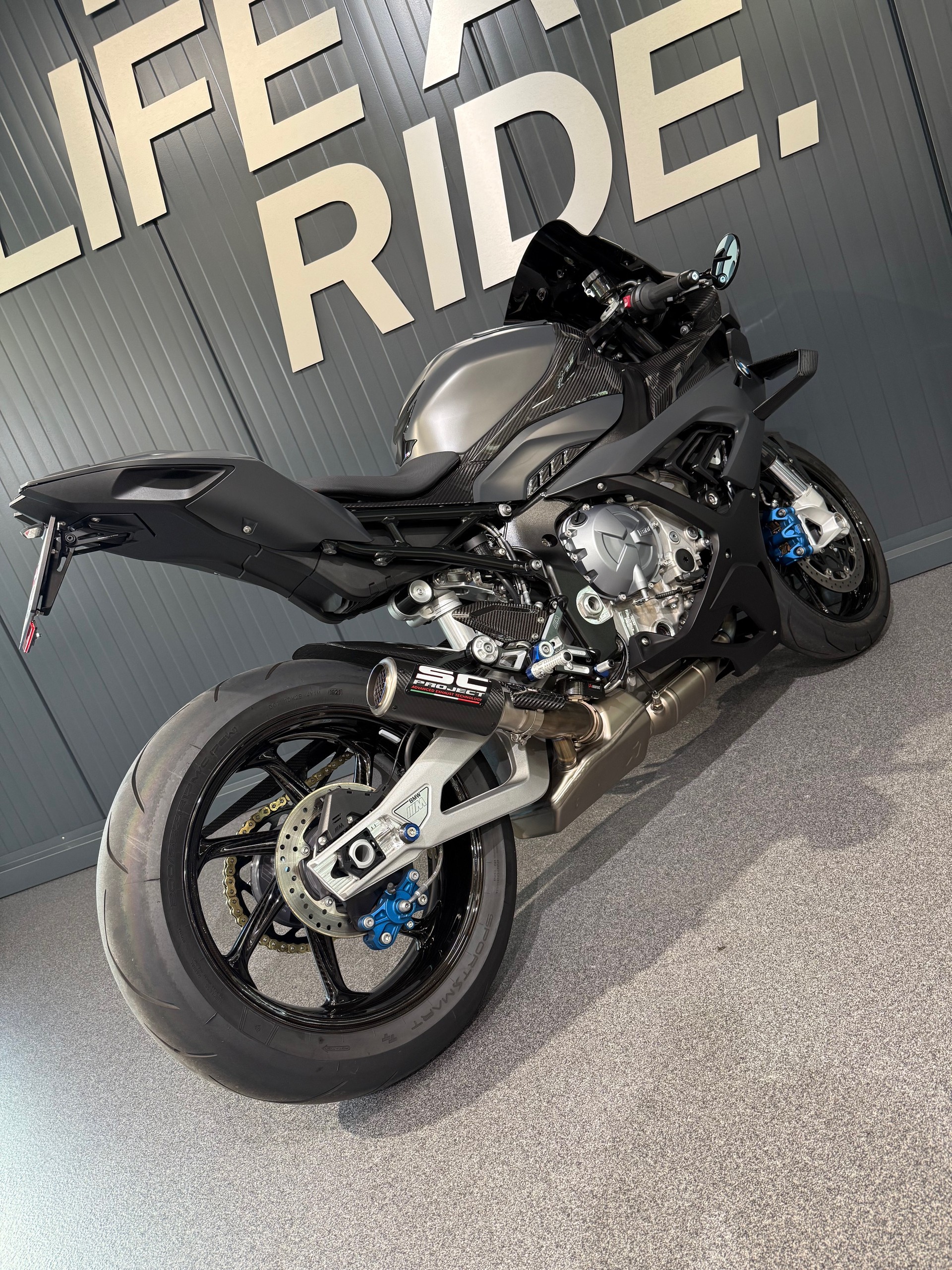BMW M 1000 RR-image-7
