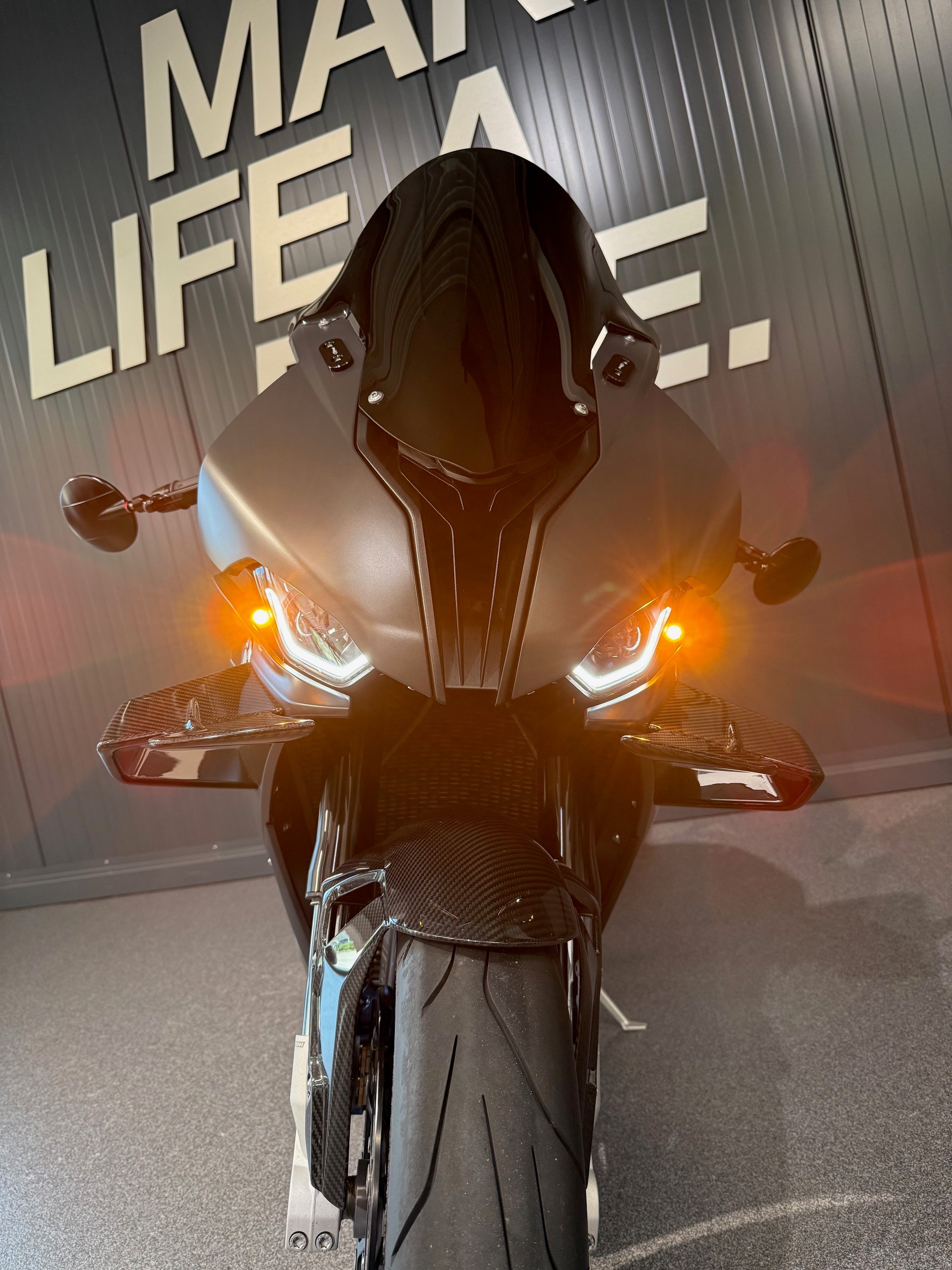 BMW M 1000 RR-image-3