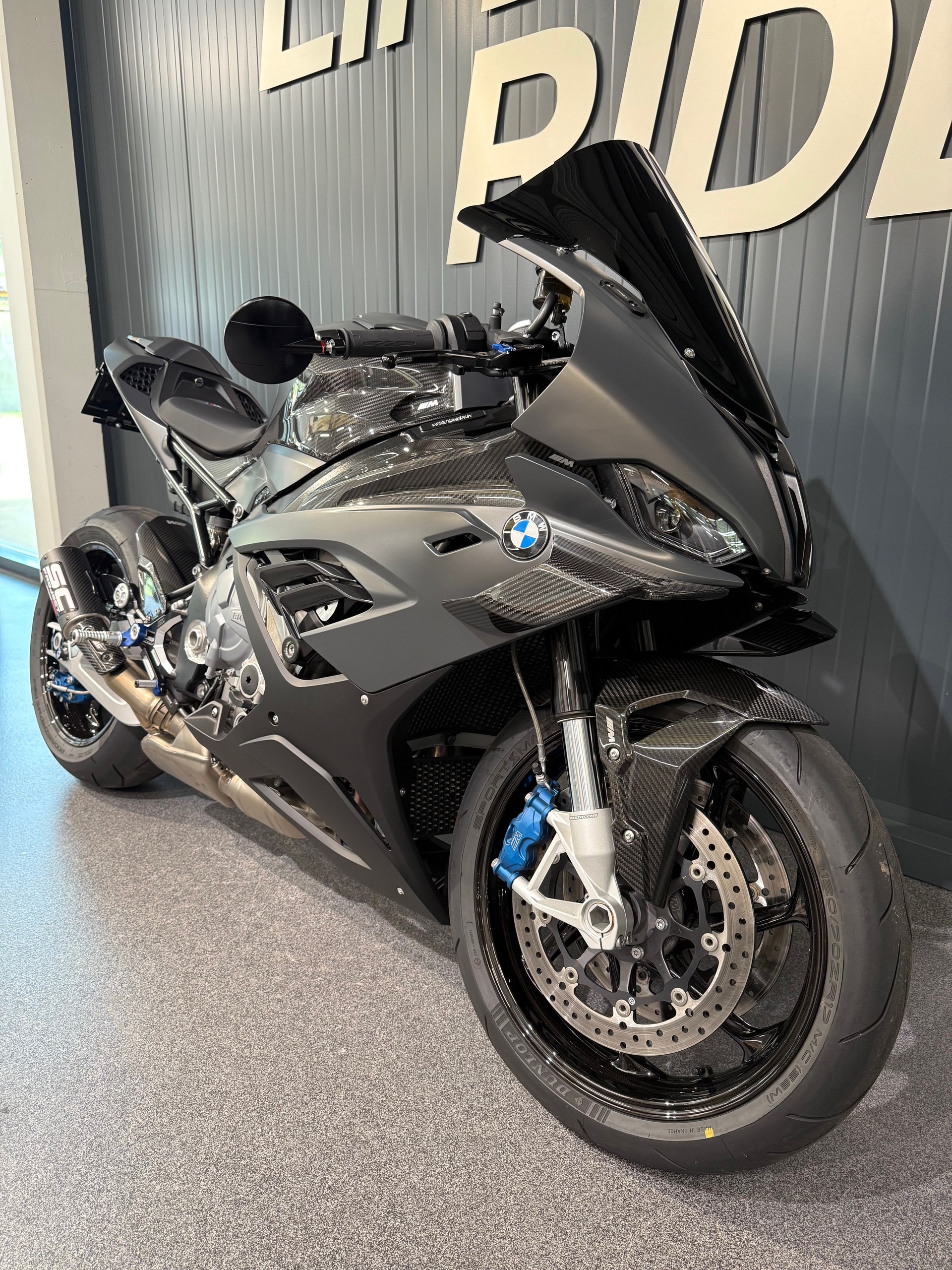 BMW M 1000 RR-image-5