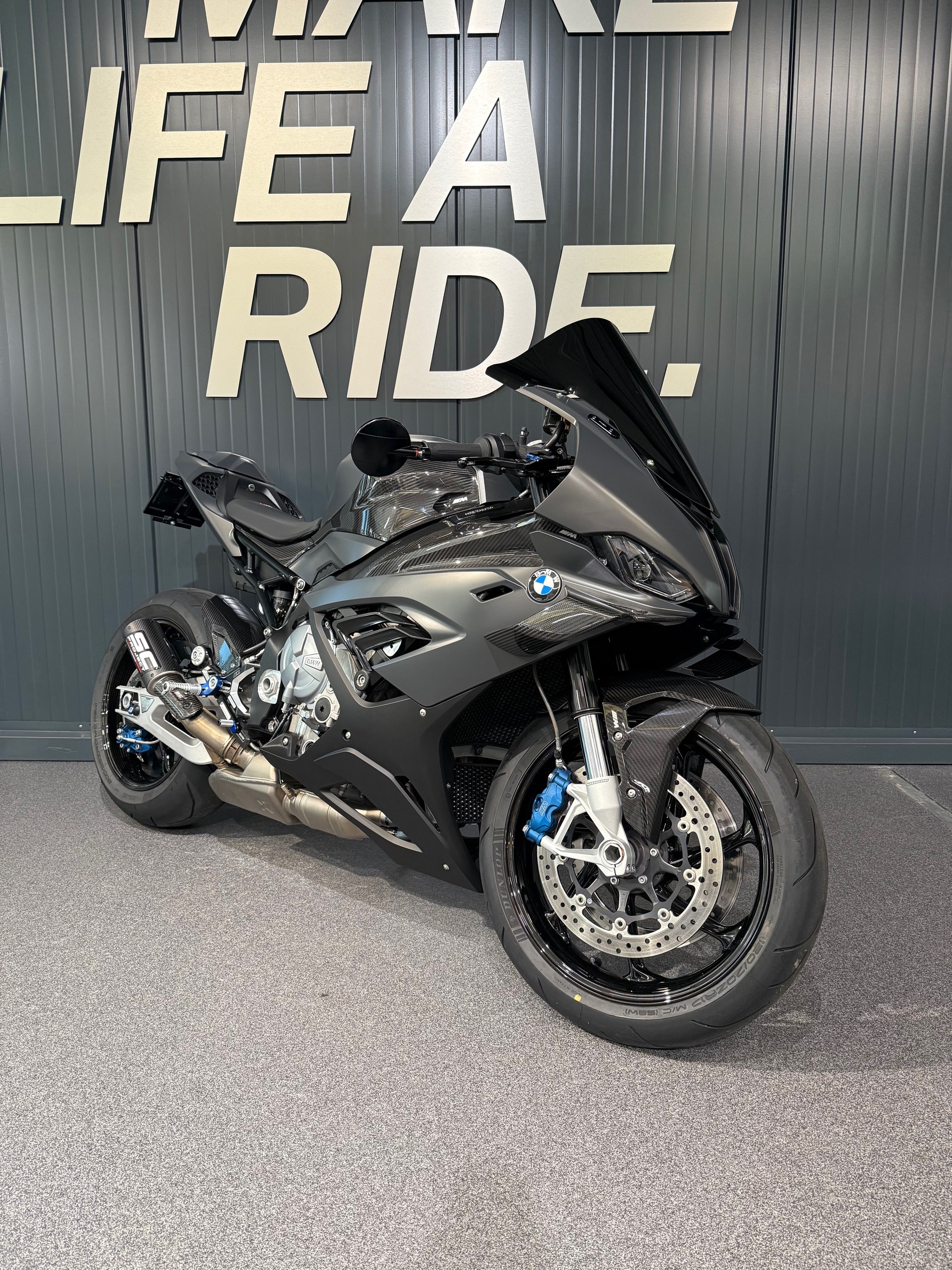 BMW M 1000 RR-image-2