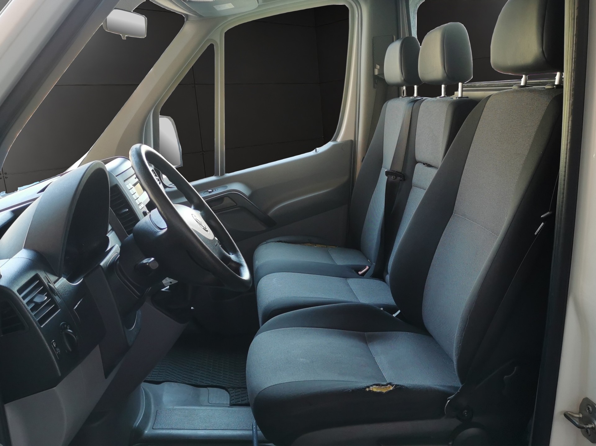 VW Crafter 35 2.0 TDI-image-12