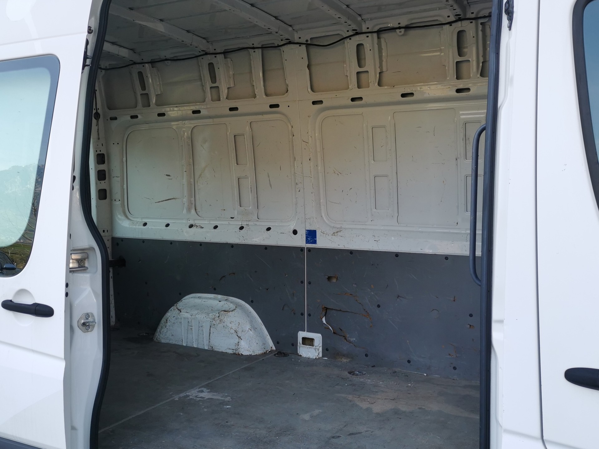 VW Crafter 35 2.0 TDI-image-9