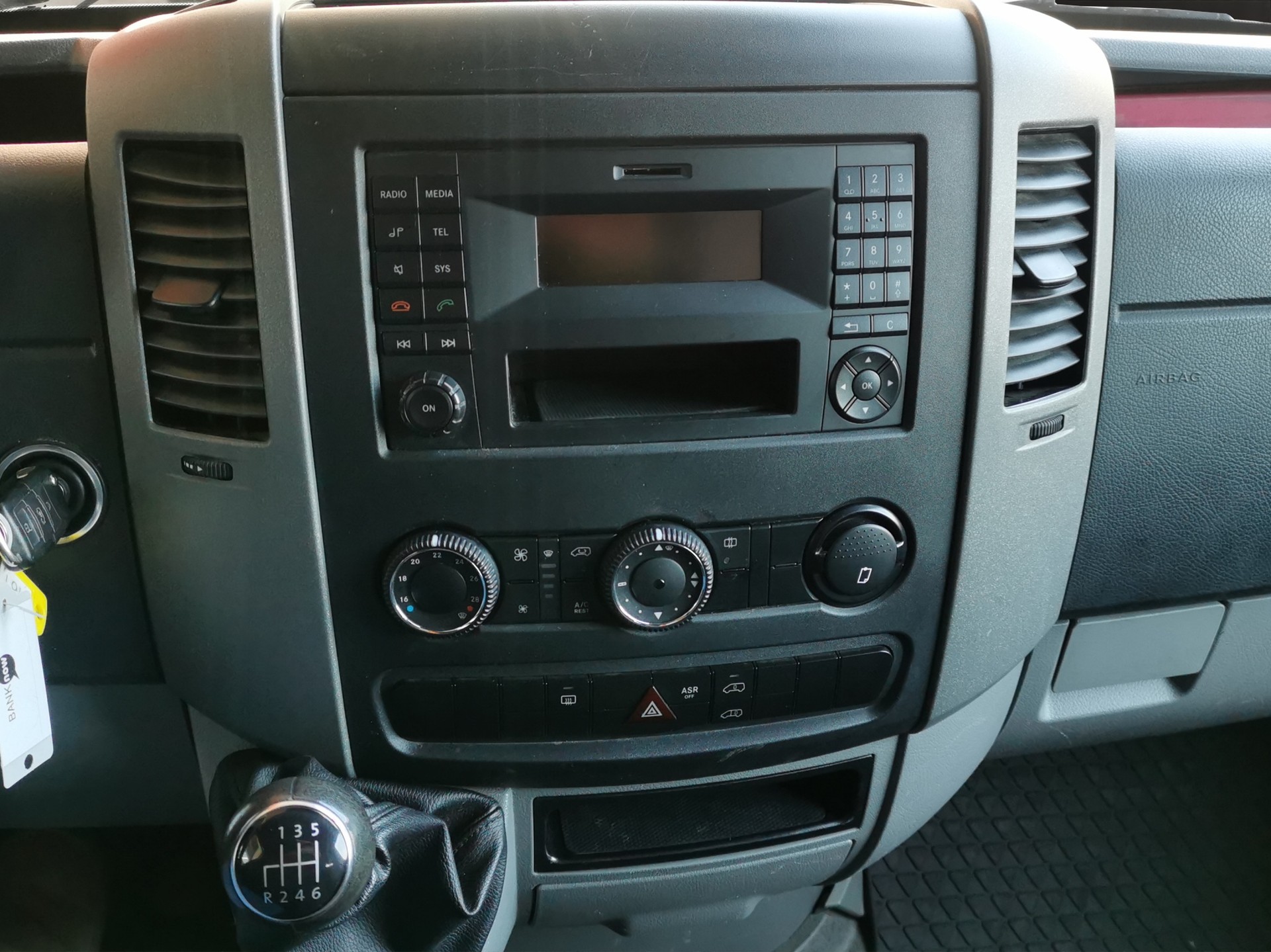 VW Crafter 35 2.0 TDI-image-15