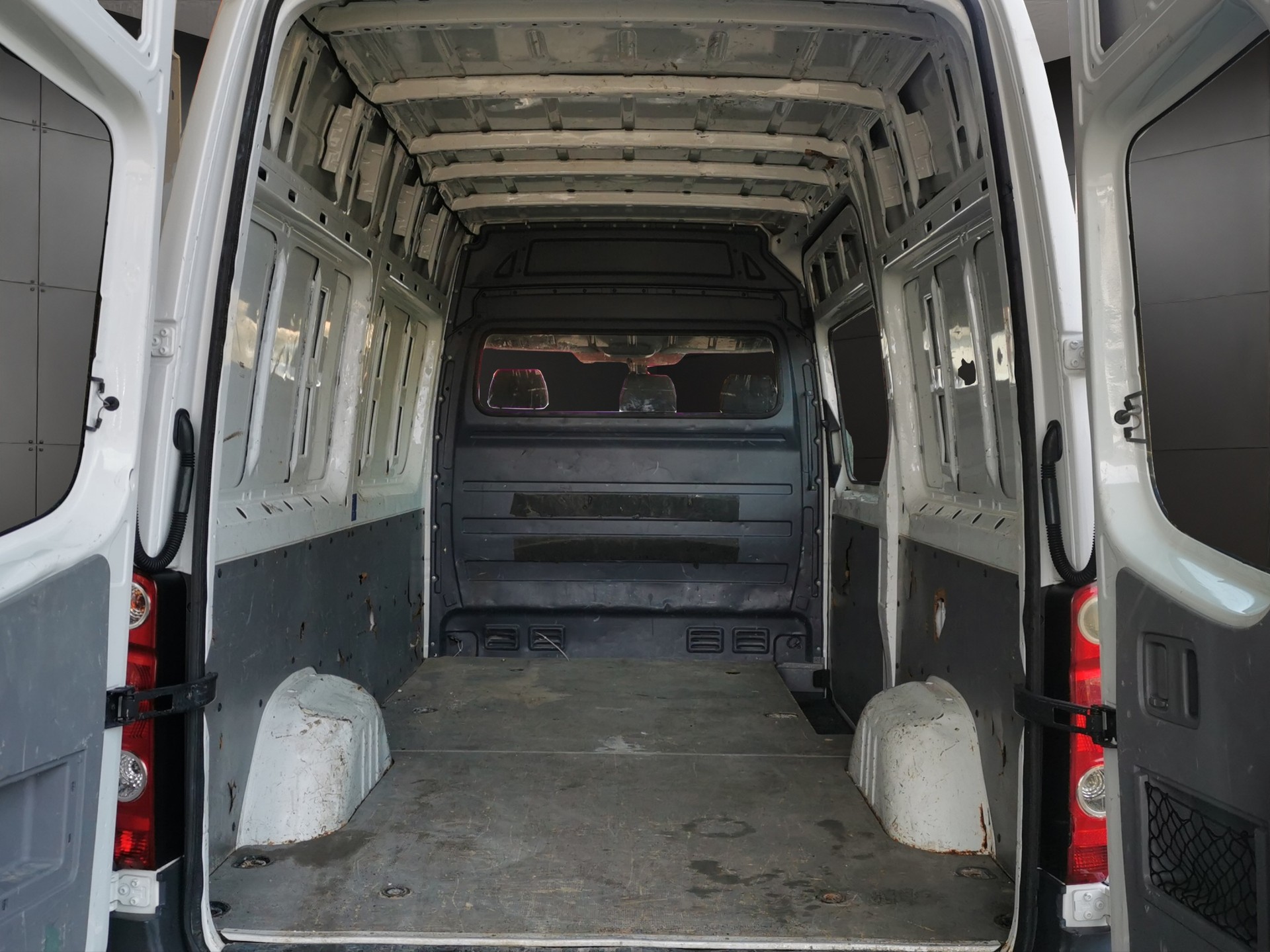VW Crafter 35 2.0 TDI-image-8