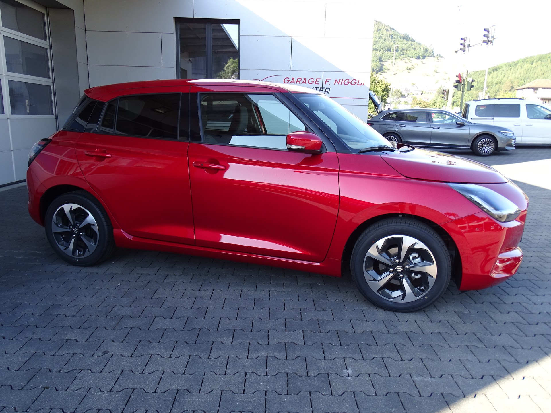 SUZUKI Swift 1.2 Compact Top Hybrid CVT-showroom-element-3