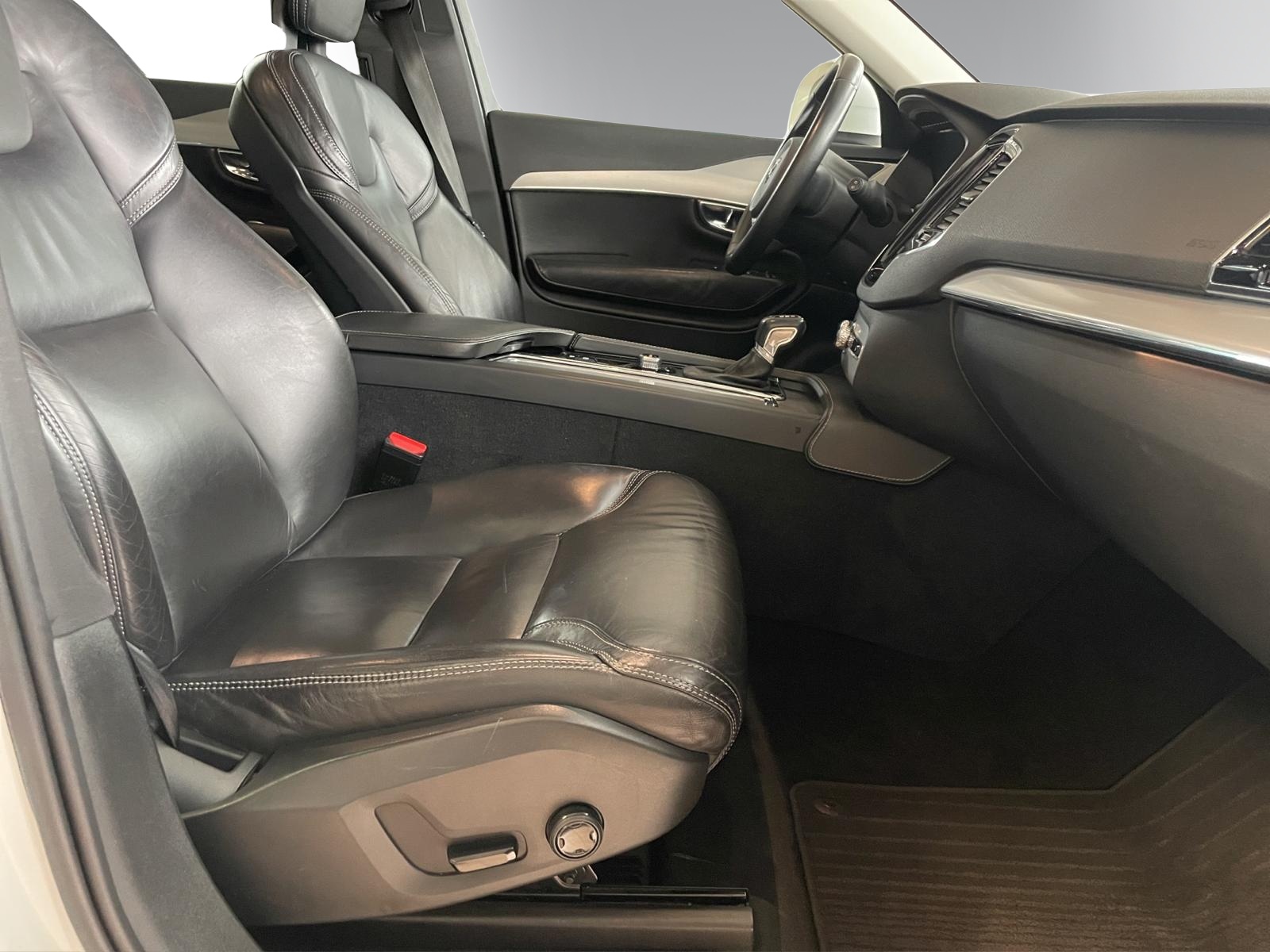 VOLVO XC90 D5 AWD Momentum Geartronic-image-12