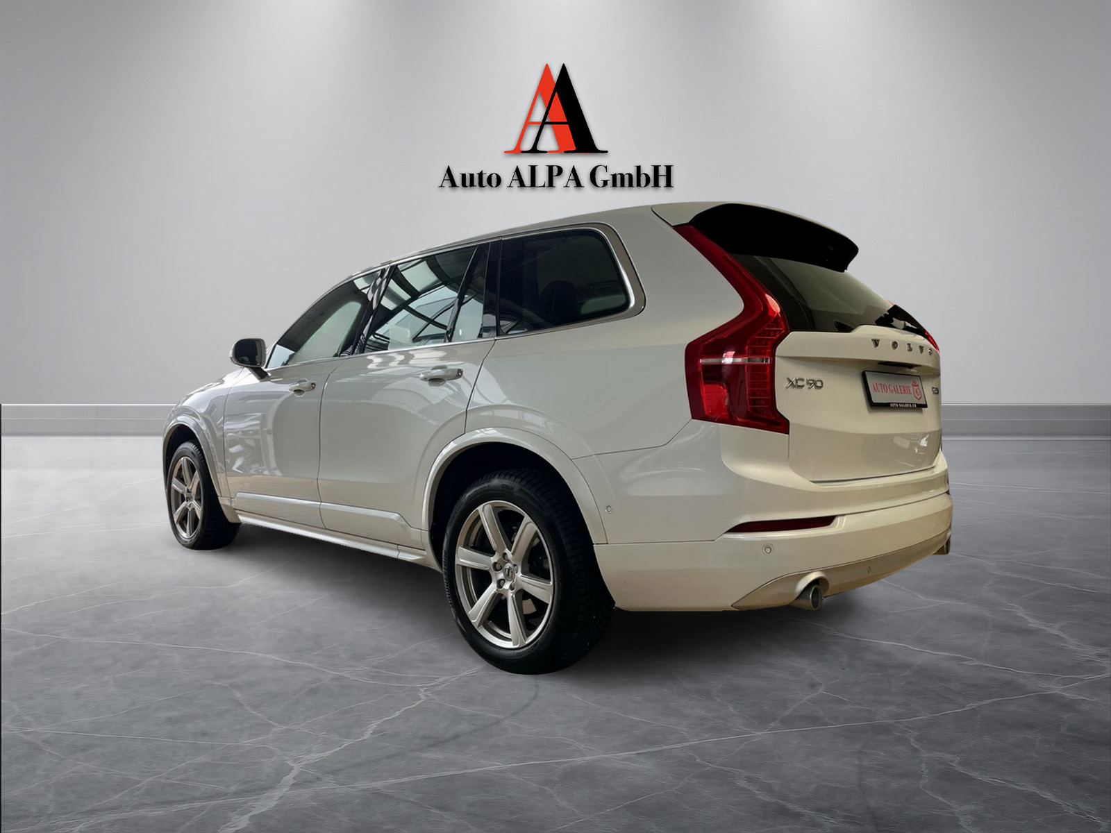 VOLVO XC90 D5 AWD Momentum Geartronic-showroom-element-1
