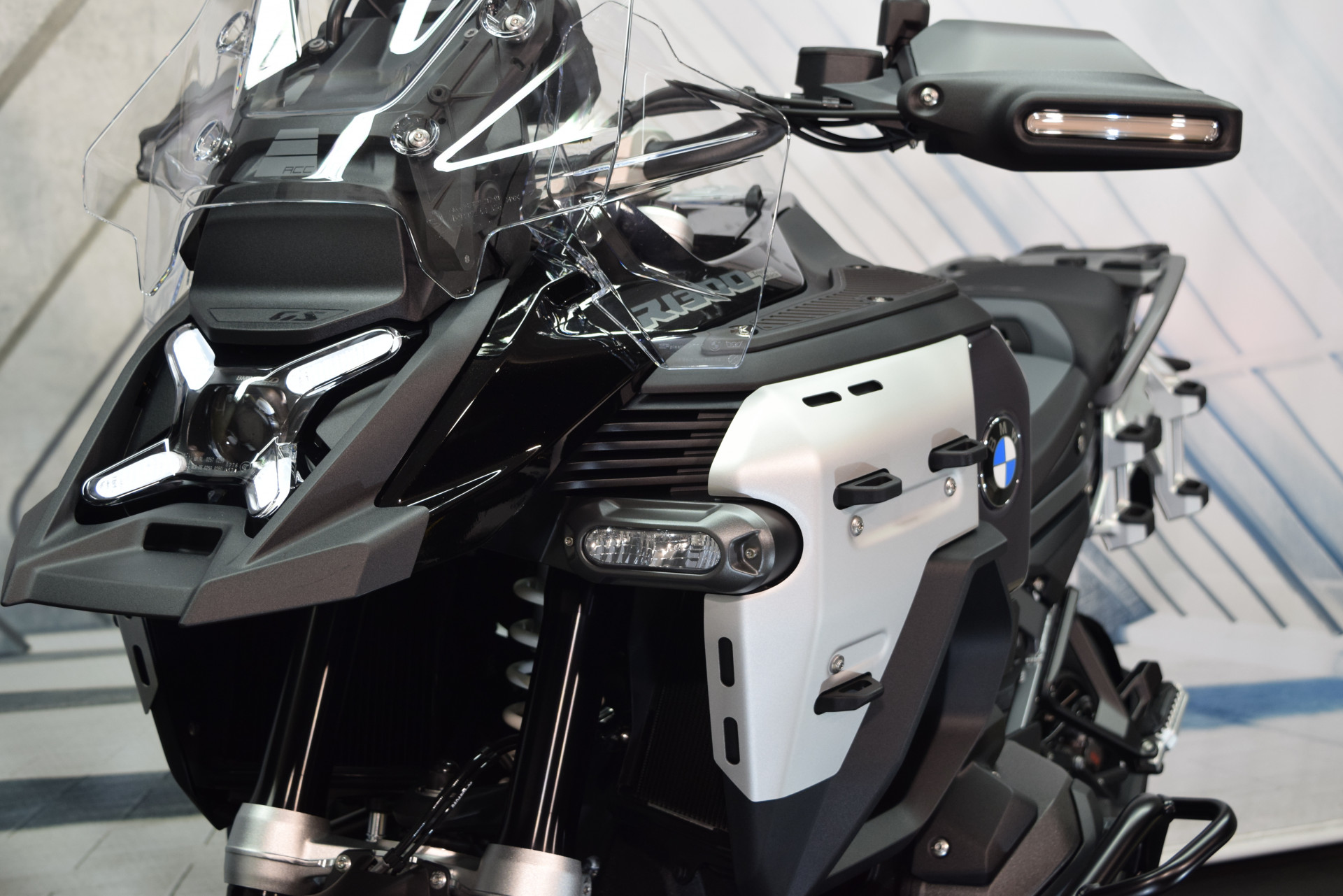 BMW R 1300 GS Adventure Triple Black-image-9