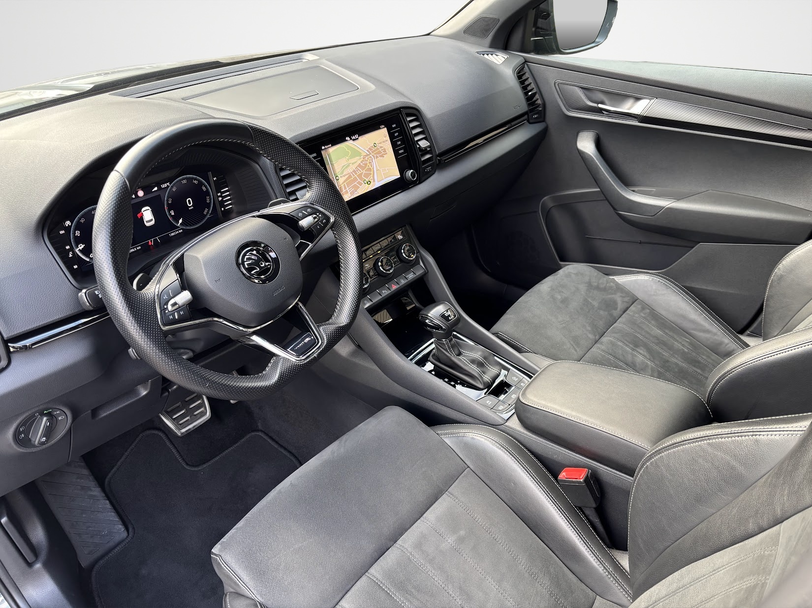 SKODA Karoq 2.0 TDI CR SportLine 4x4 DSG-image-8