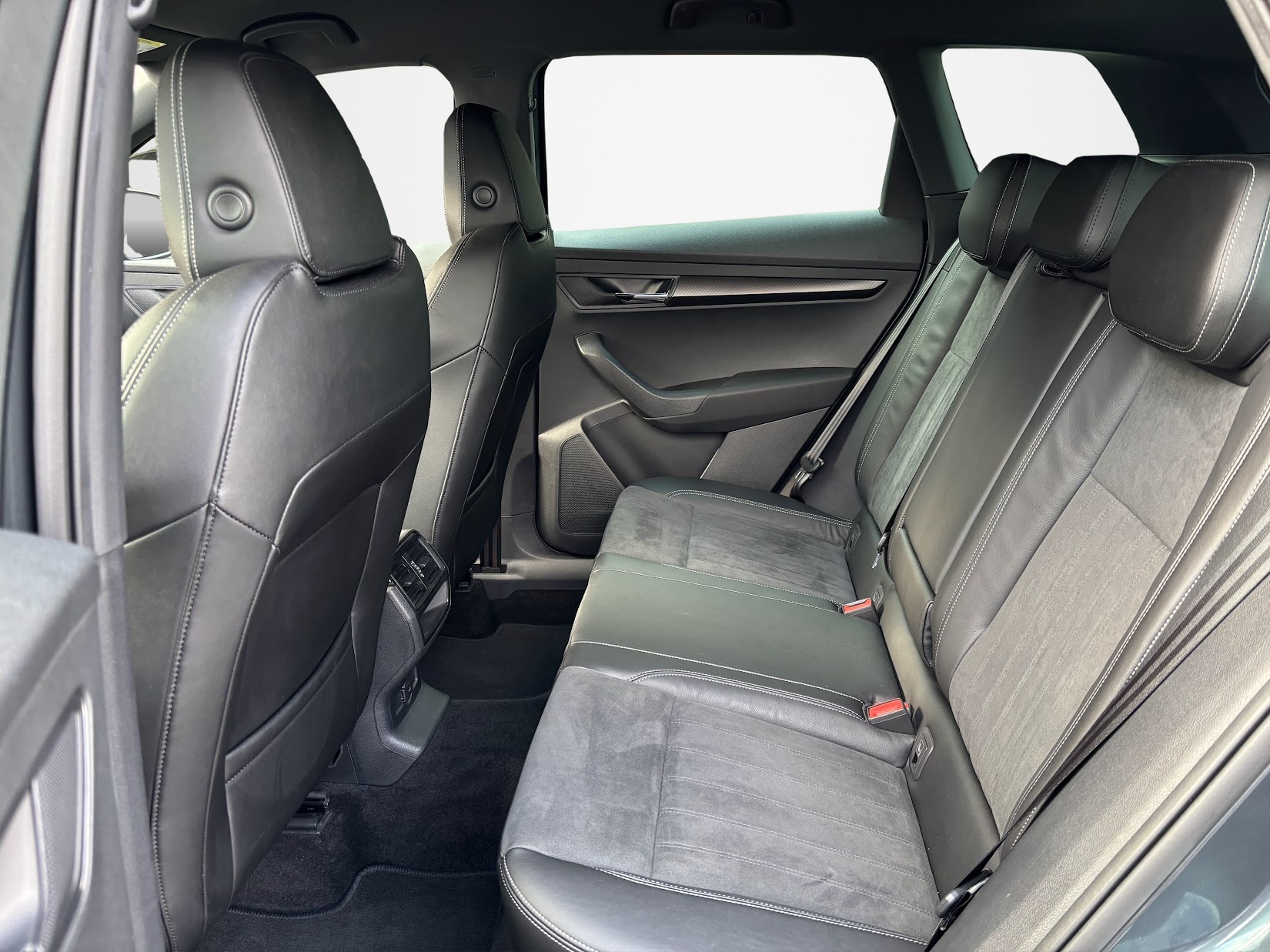 SKODA Karoq 2.0 TDI CR SportLine 4x4 DSG-image-12
