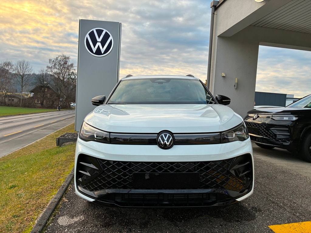 VW Tiguan 2.0 TSI DSG R-Line 4Motion-image-3