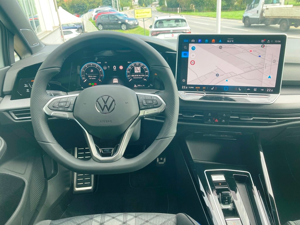 VW Golf 1.5 e TSI mHEV R-Line DSG-image-12