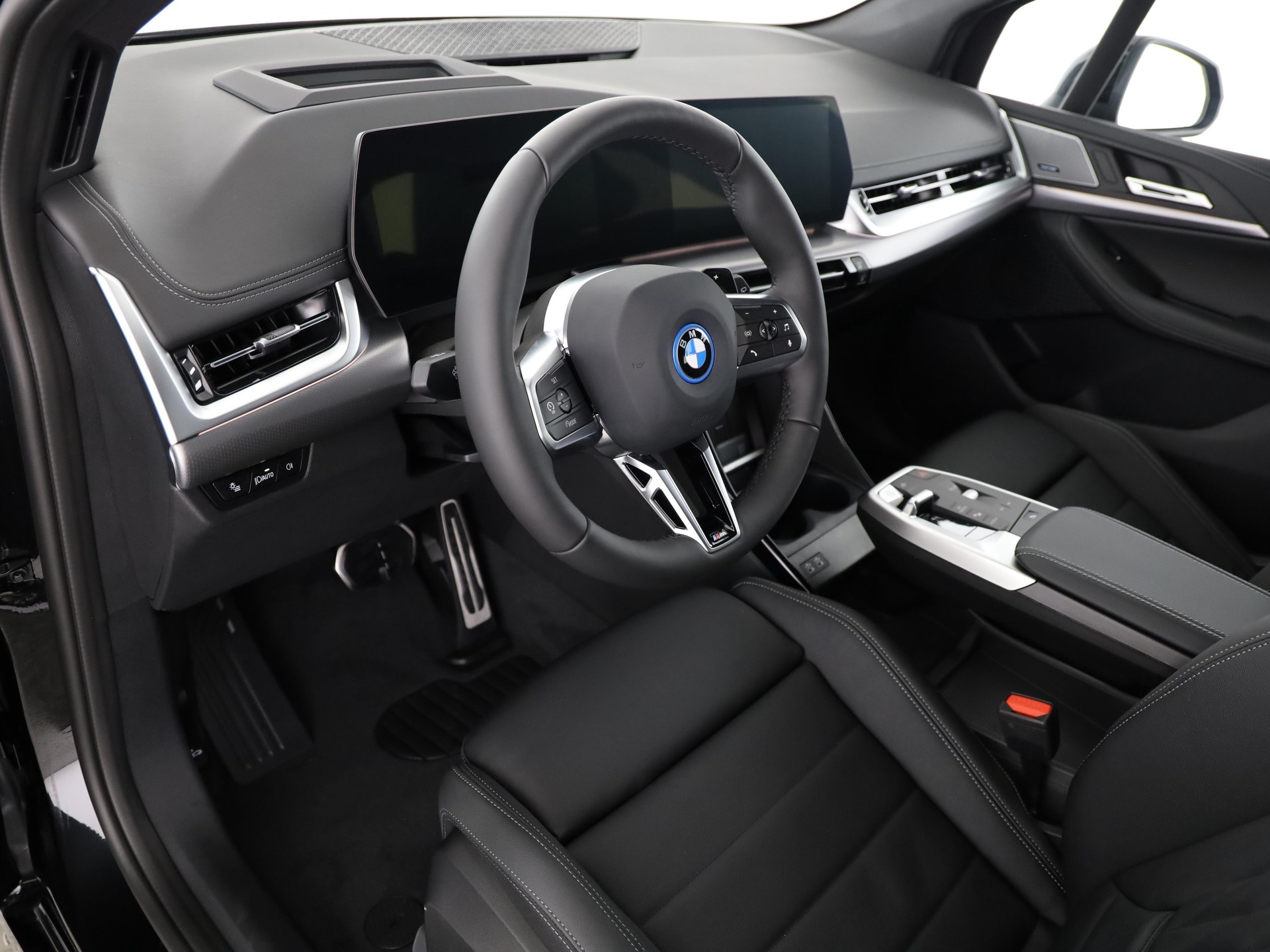BMW 230e xDrive paddles Active Tourer-image-13