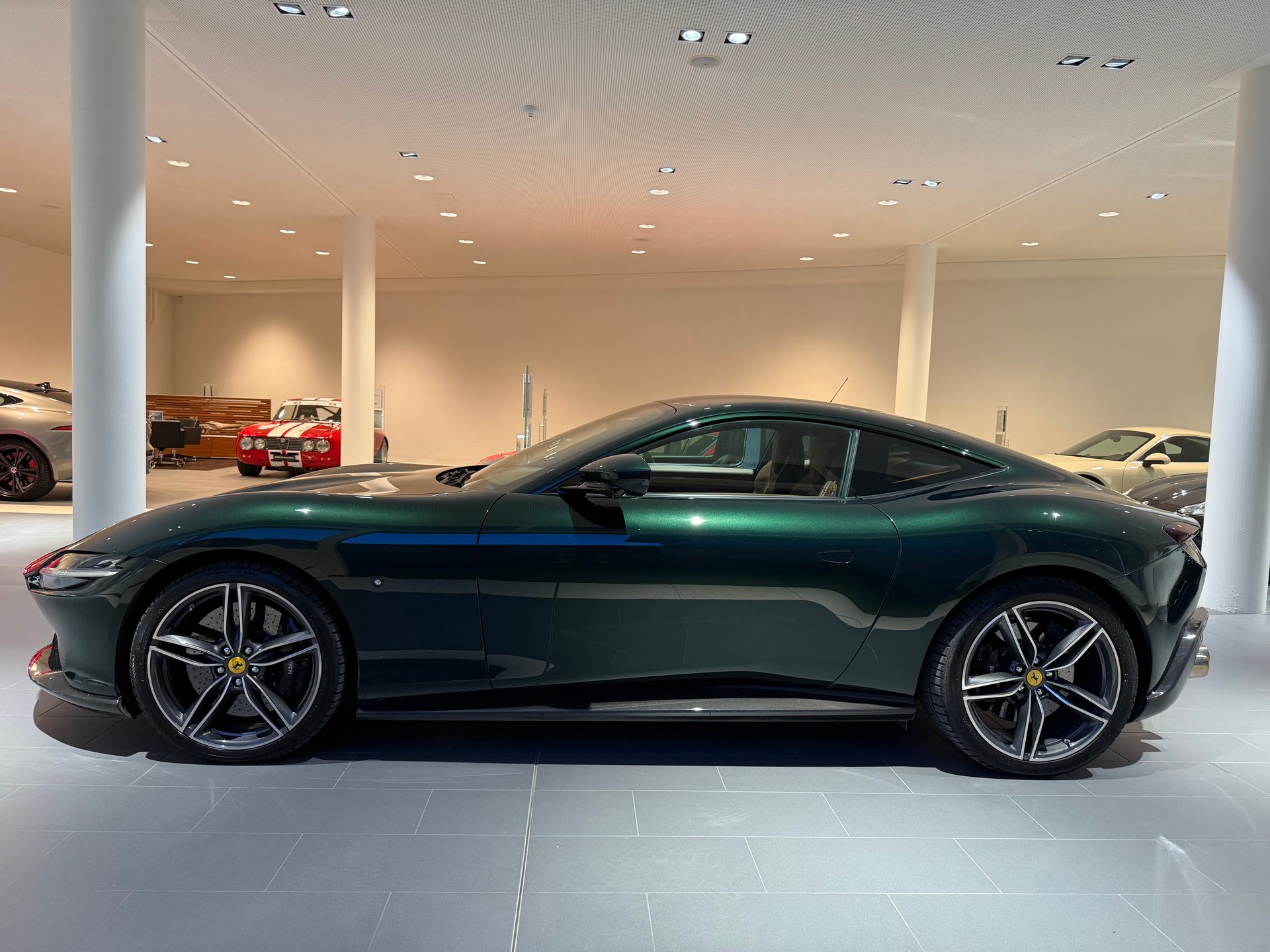 FERRARI Roma 3.9 V8 T-showroom-element-1