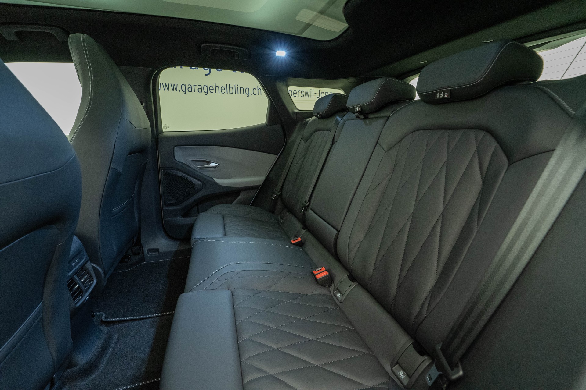 FORD Explorer Extended Range Premium AWD-image-8