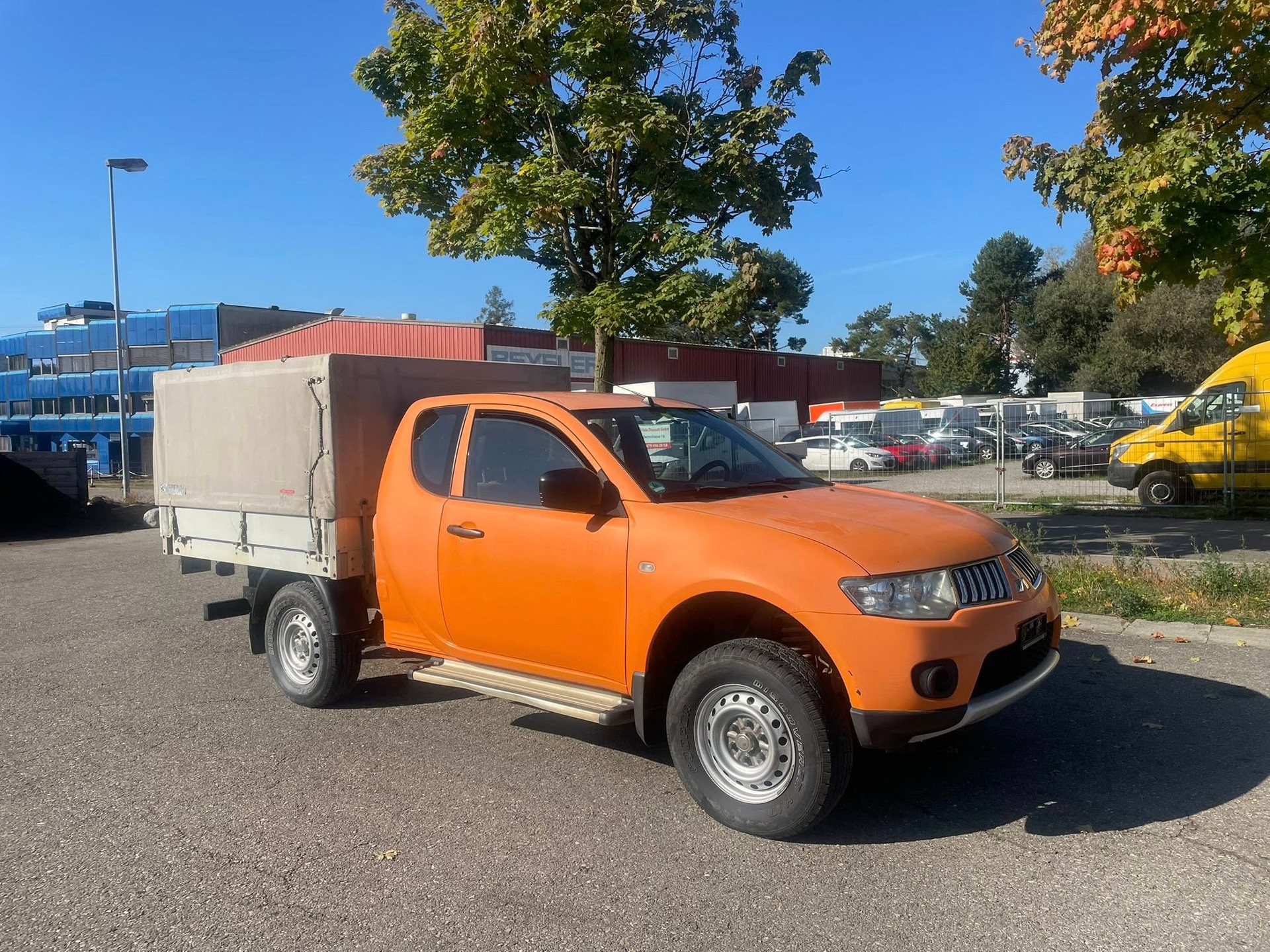 MITSUBISHI L 200 2.5 DID Invite Club Cab