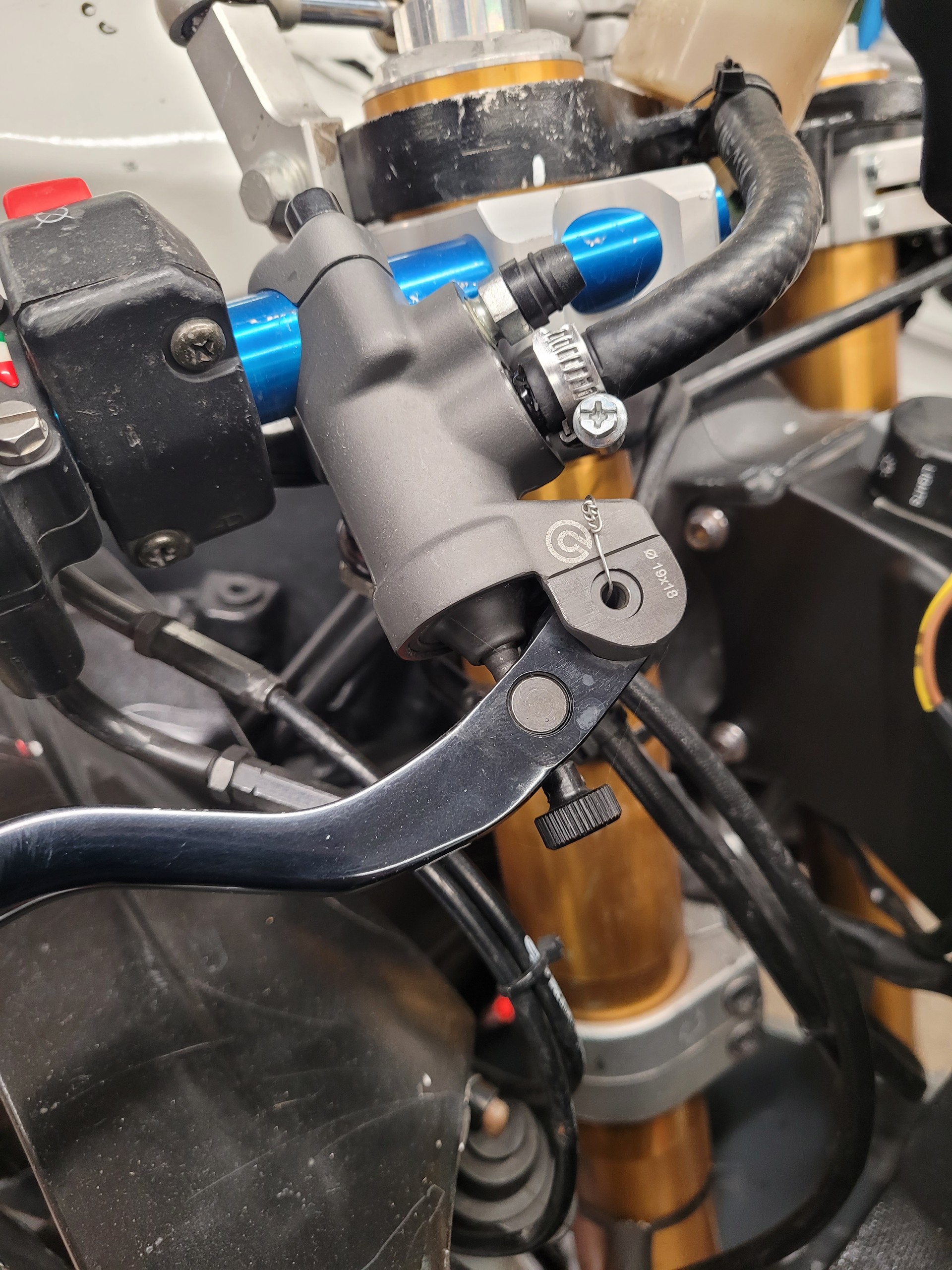 YAMAHA YZF-R6-image-6