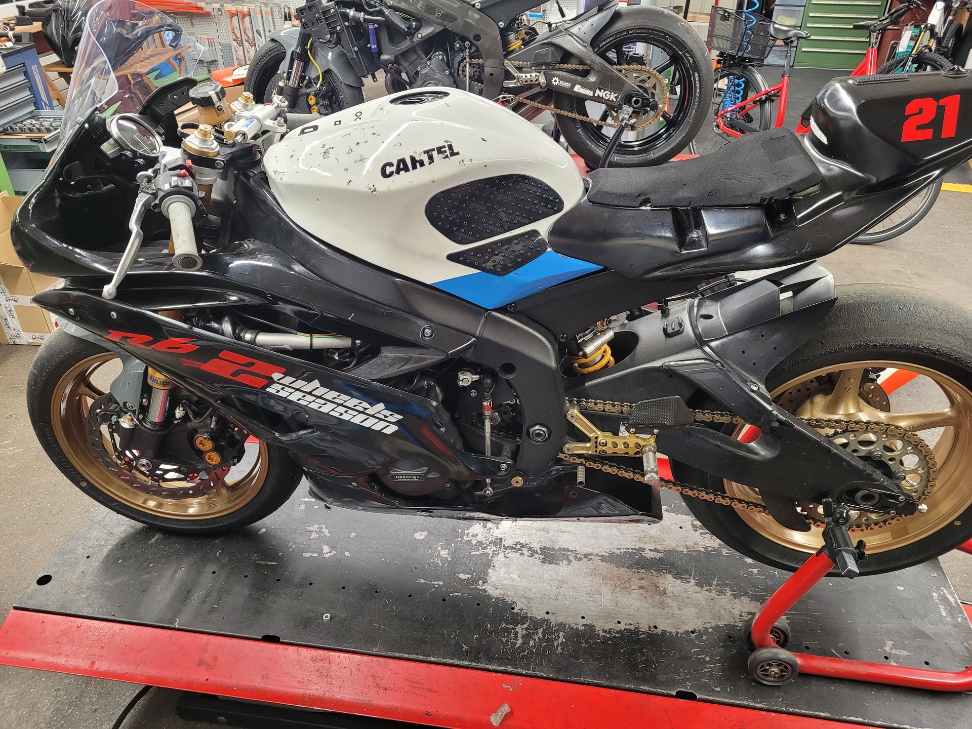 YAMAHA YZF-R6-image-1