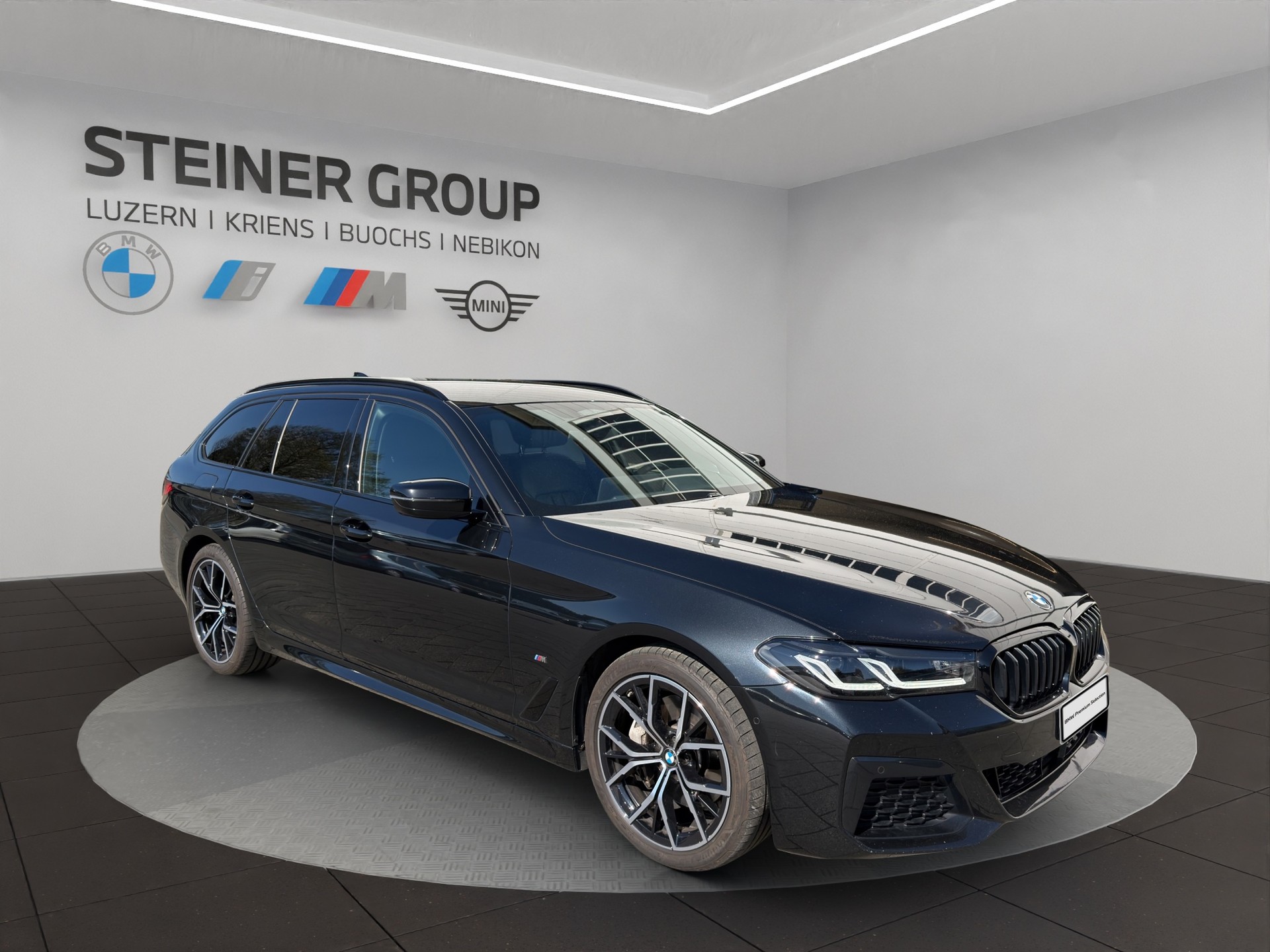 BMW 530d xDrive 48V Touring Pure M Sport Steptronic-showroom-element-2