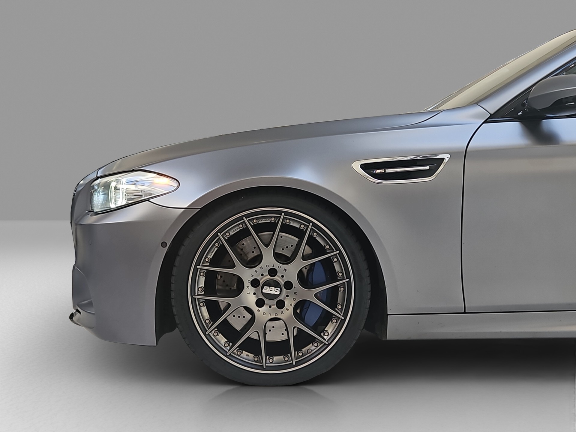 BMW M5-image-4
