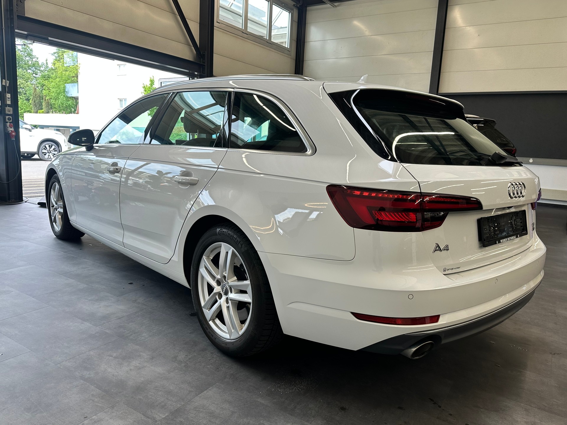 AUDI A4 Avant 2.0 TFSI Sport quattro S-tronic-showroom-element-2