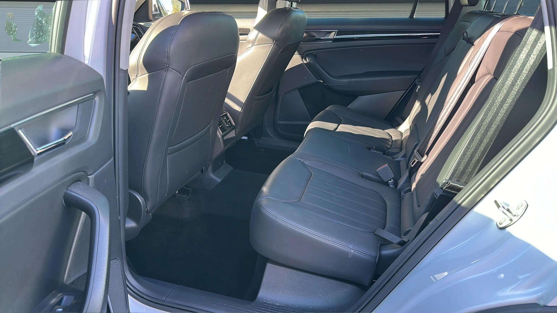 SKODA Kodiaq 2.0 TSI 4x4 L&K mit AHK & Standheizung-image-12