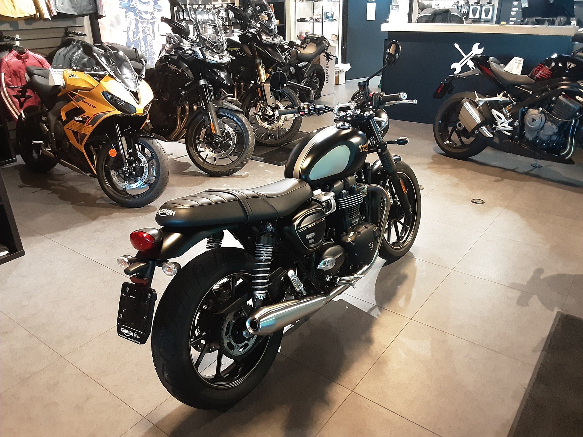 TRIUMPH Street Twin 900 Gold Line (35kW)-image-4